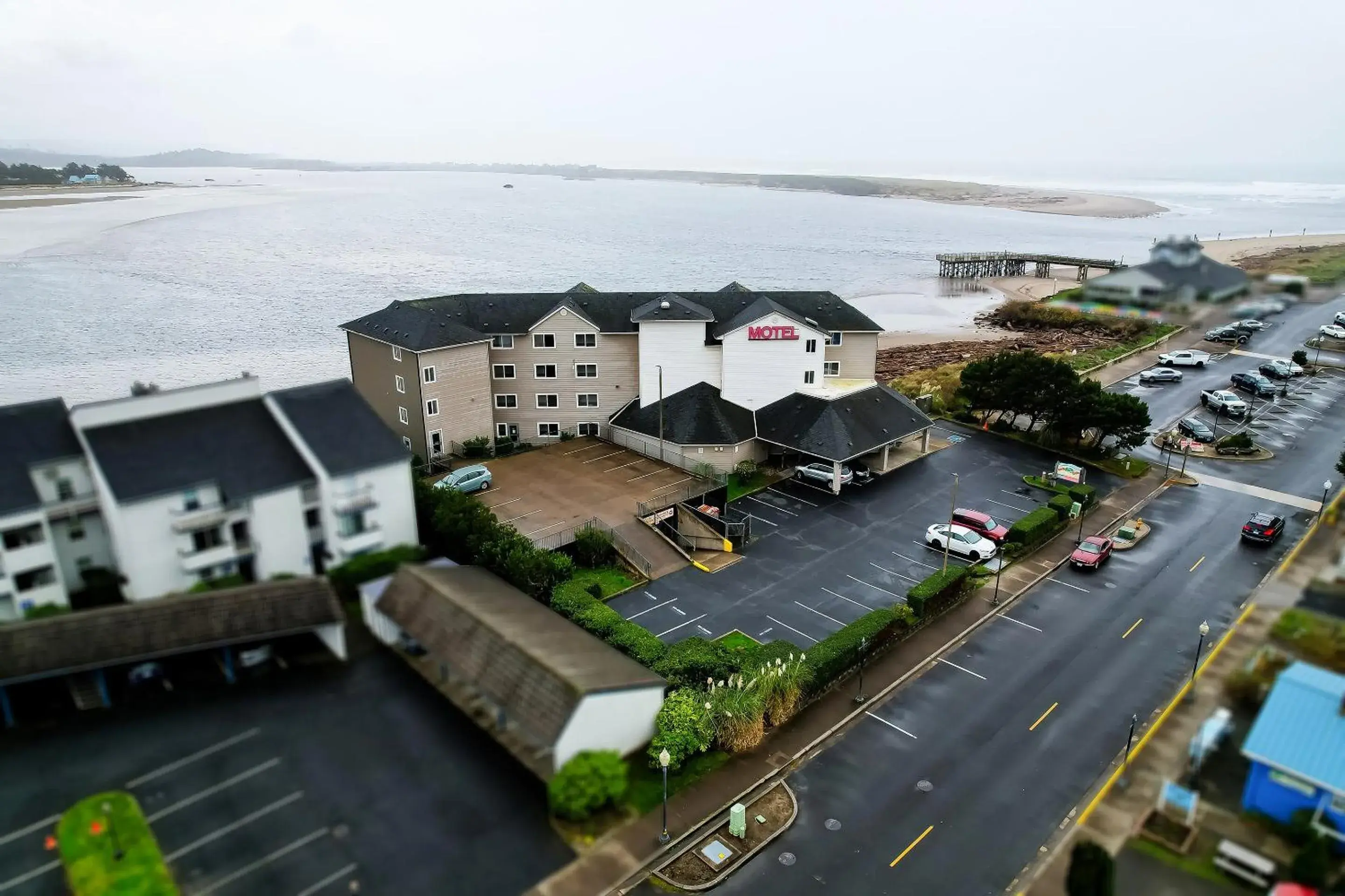 Facade/entrance in Siletz Bay Beachfront Hotel by OYO Lincoln City Facade/entrance in Siletz Bay Beachfront Hotel by OYO Lincoln City