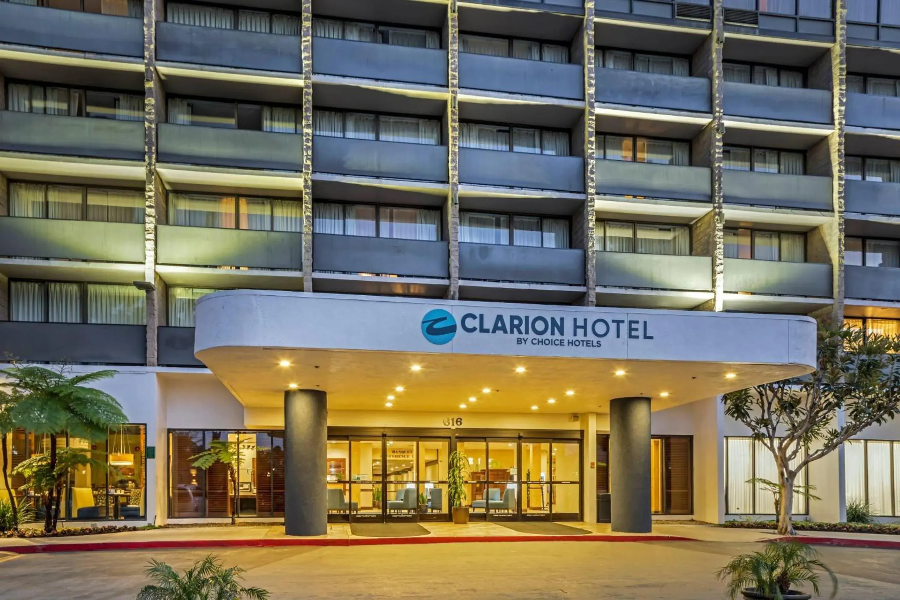 Property building in Clarion Hotel Anaheim Resort Property building in Clarion Hotel Anaheim Resort