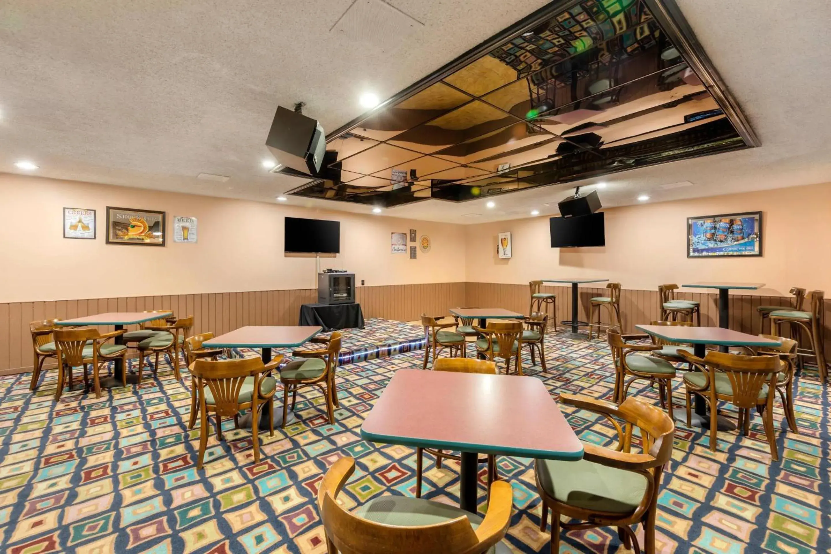 Restaurant/places to eat in Clarion Hotel Anaheim Resort Restaurant/places to eat in Clarion Hotel Anaheim Resort