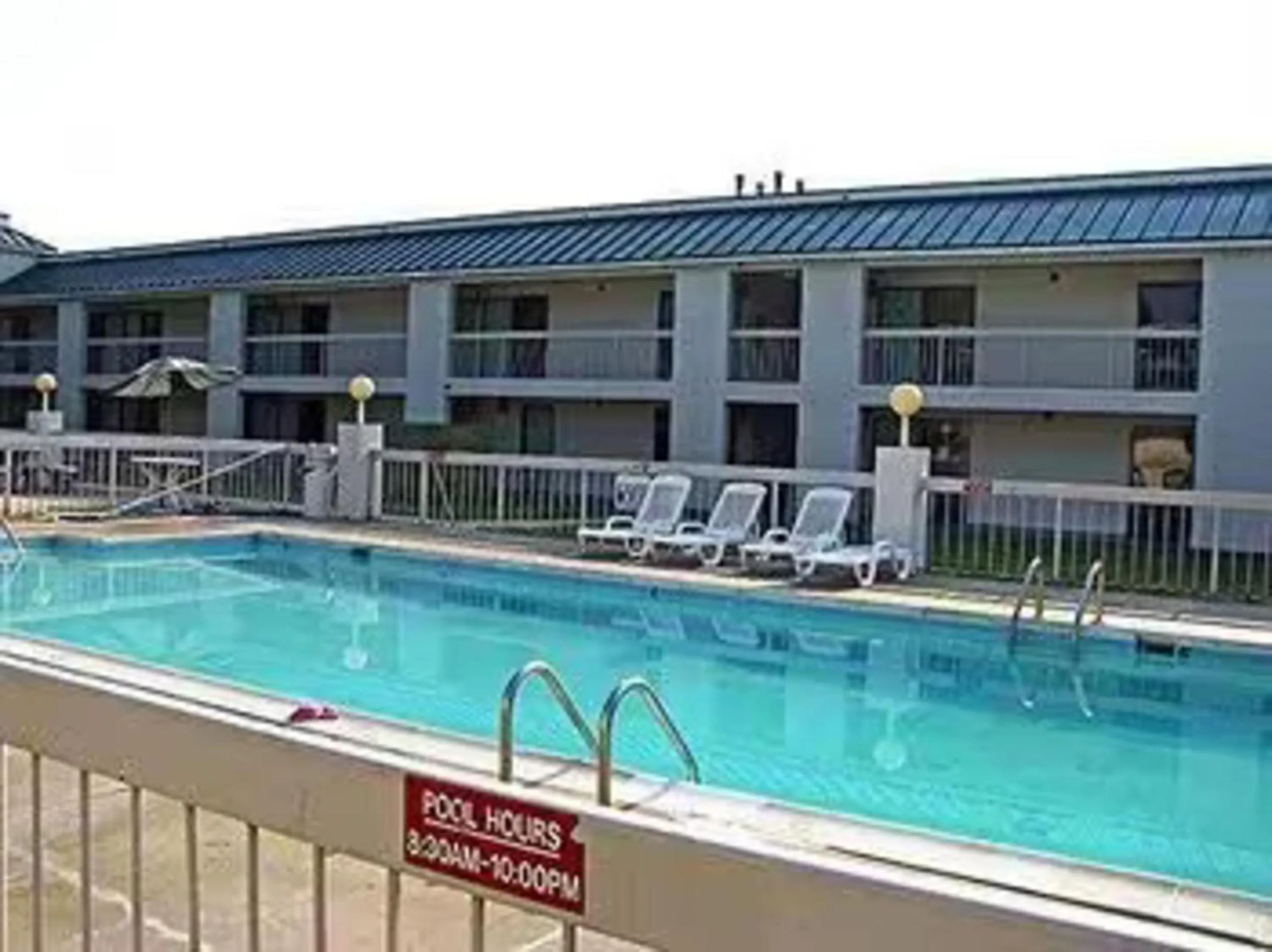 Swimming pool in Motel 6-Ashland, VA