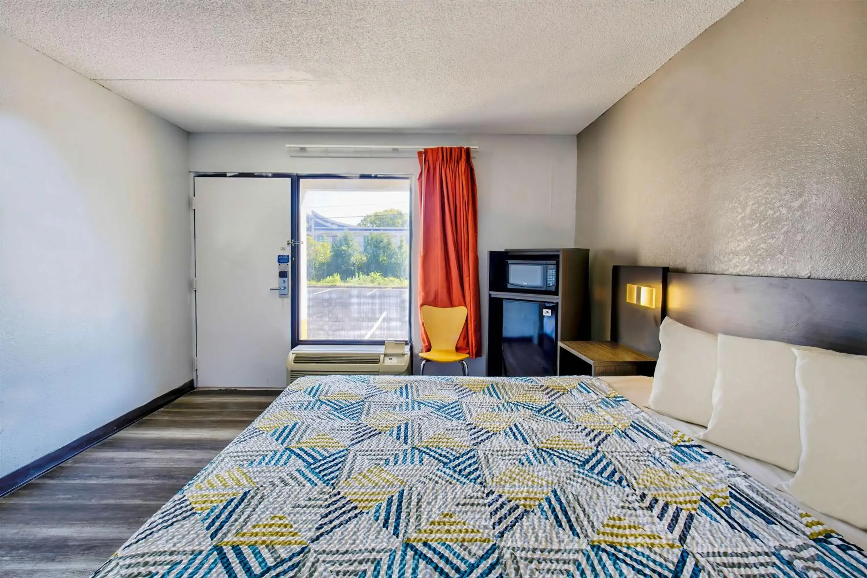 Bedroom, Bed in Motel 6-Ashland, VA