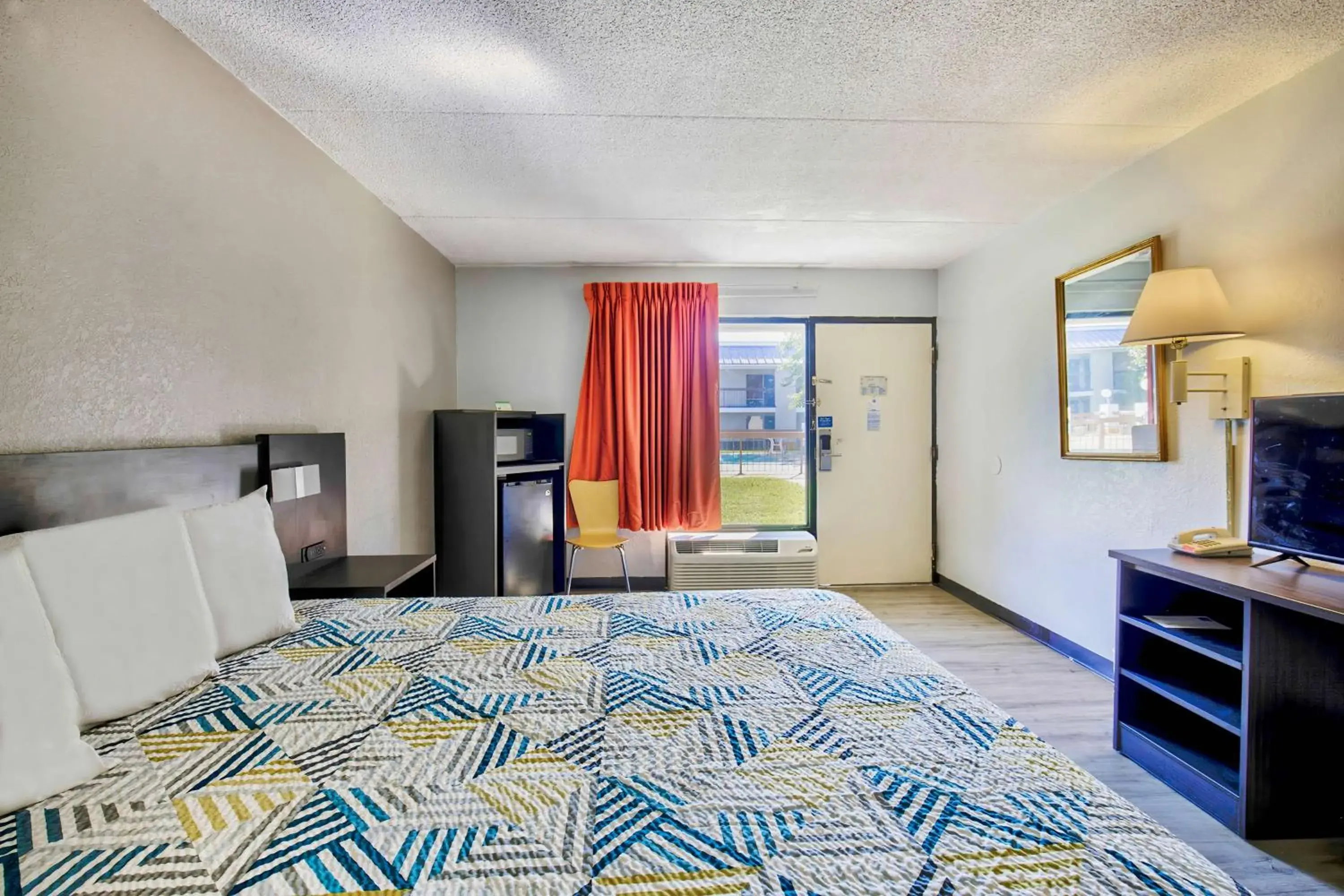 Bedroom, Bed in Motel 6-Ashland, VA