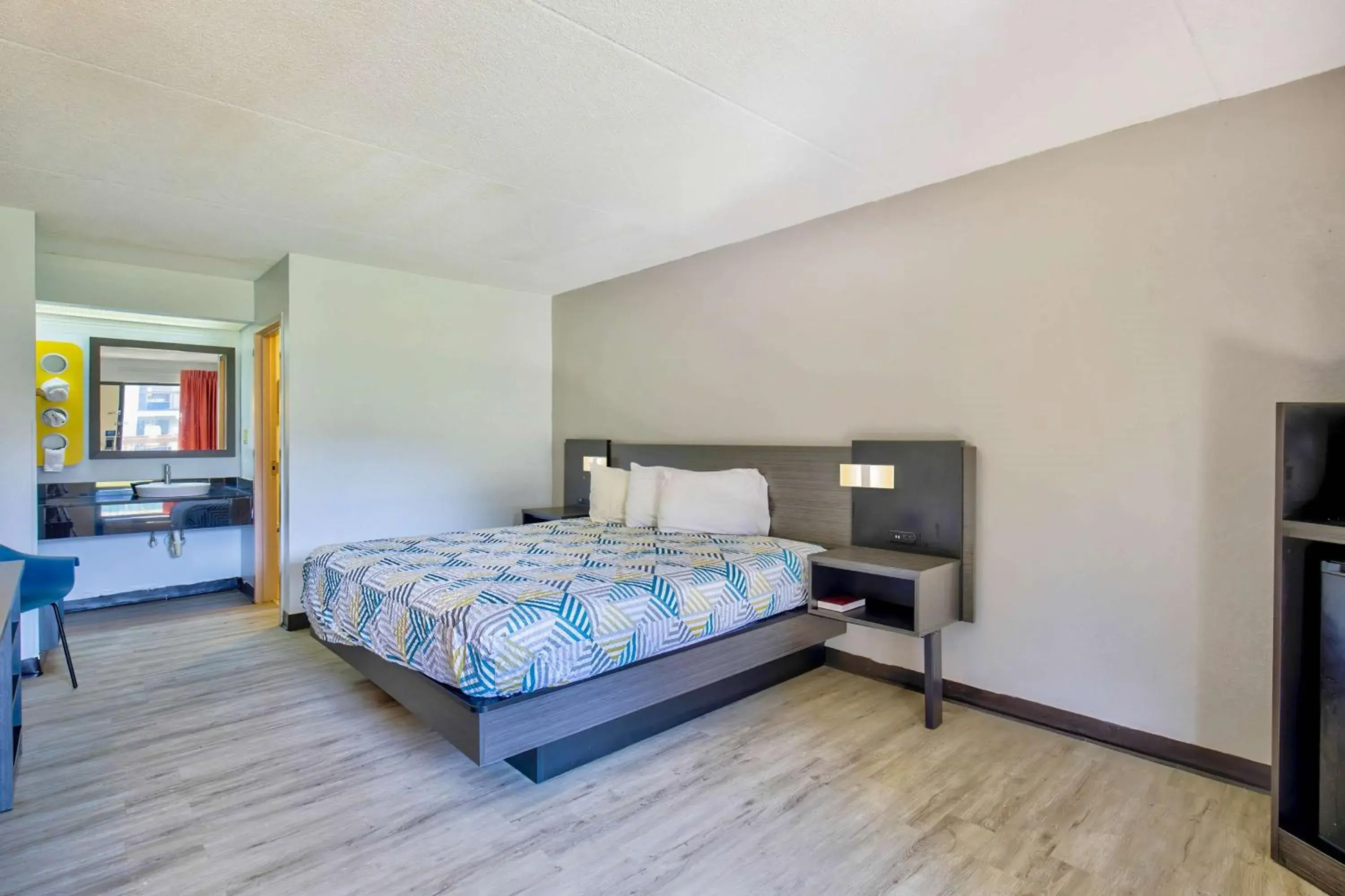 Bedroom, Bed in Motel 6-Ashland, VA