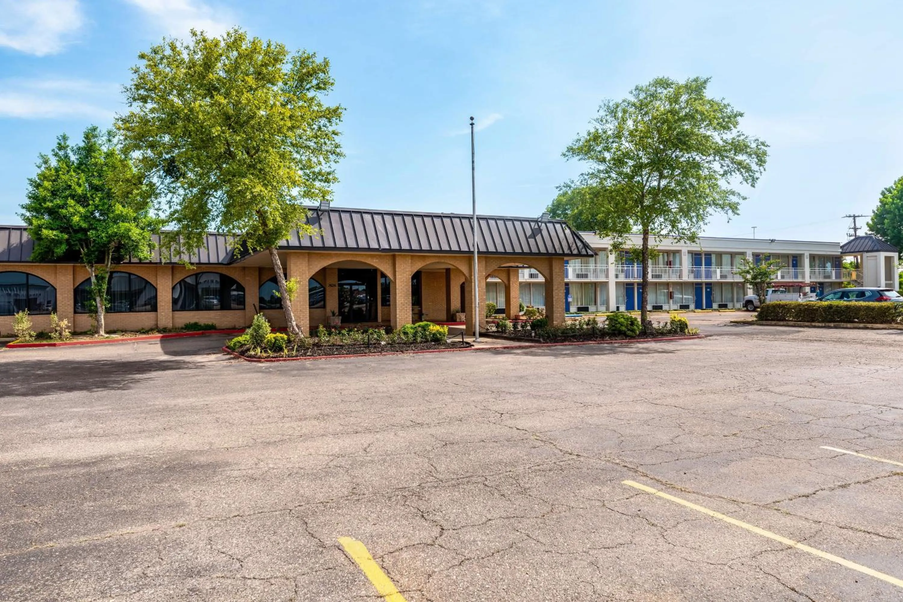 Property building in Motel 6-Natchitoches, LA