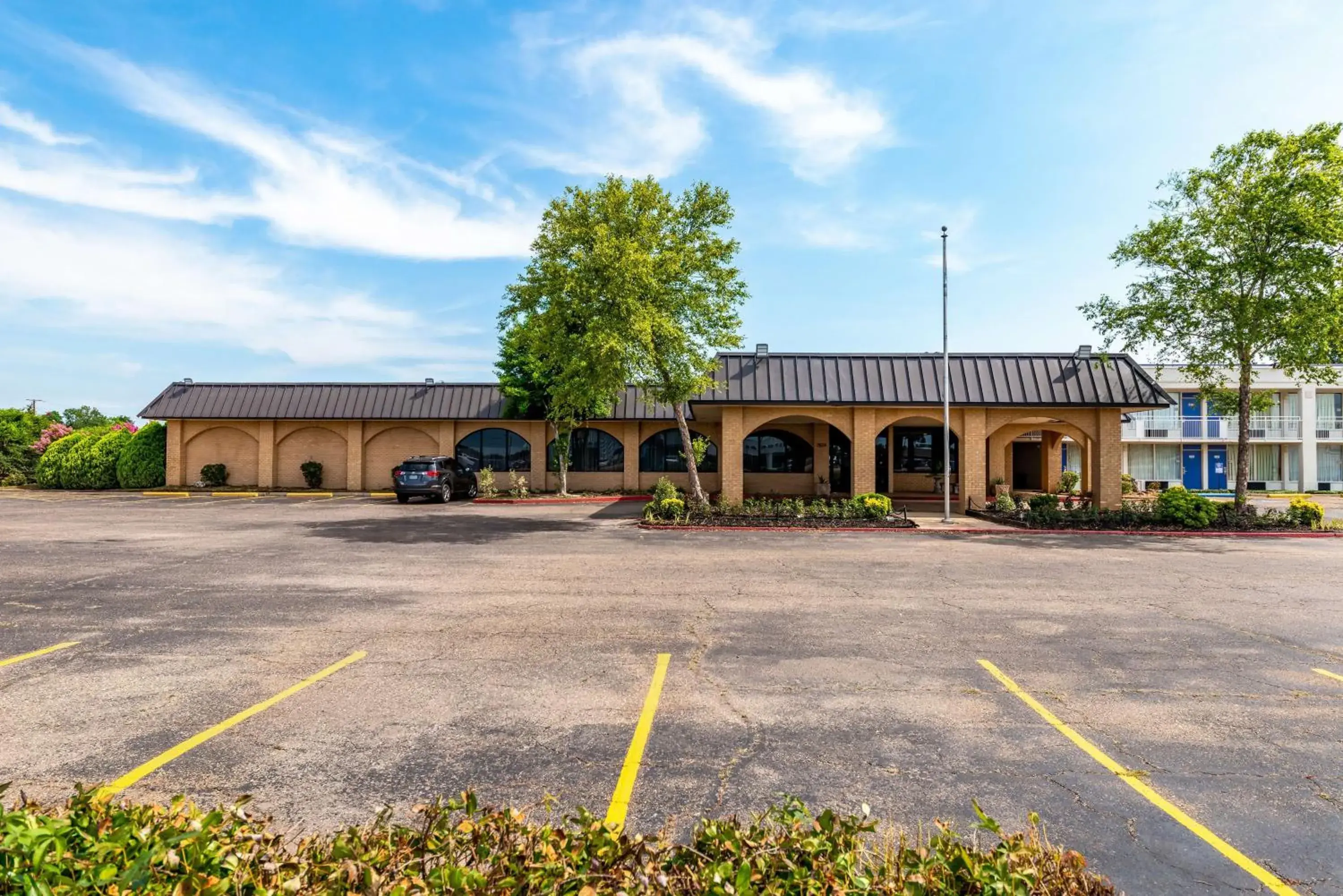 Property building in Motel 6-Natchitoches, LA Property building in Motel 6-Natchitoches, LA