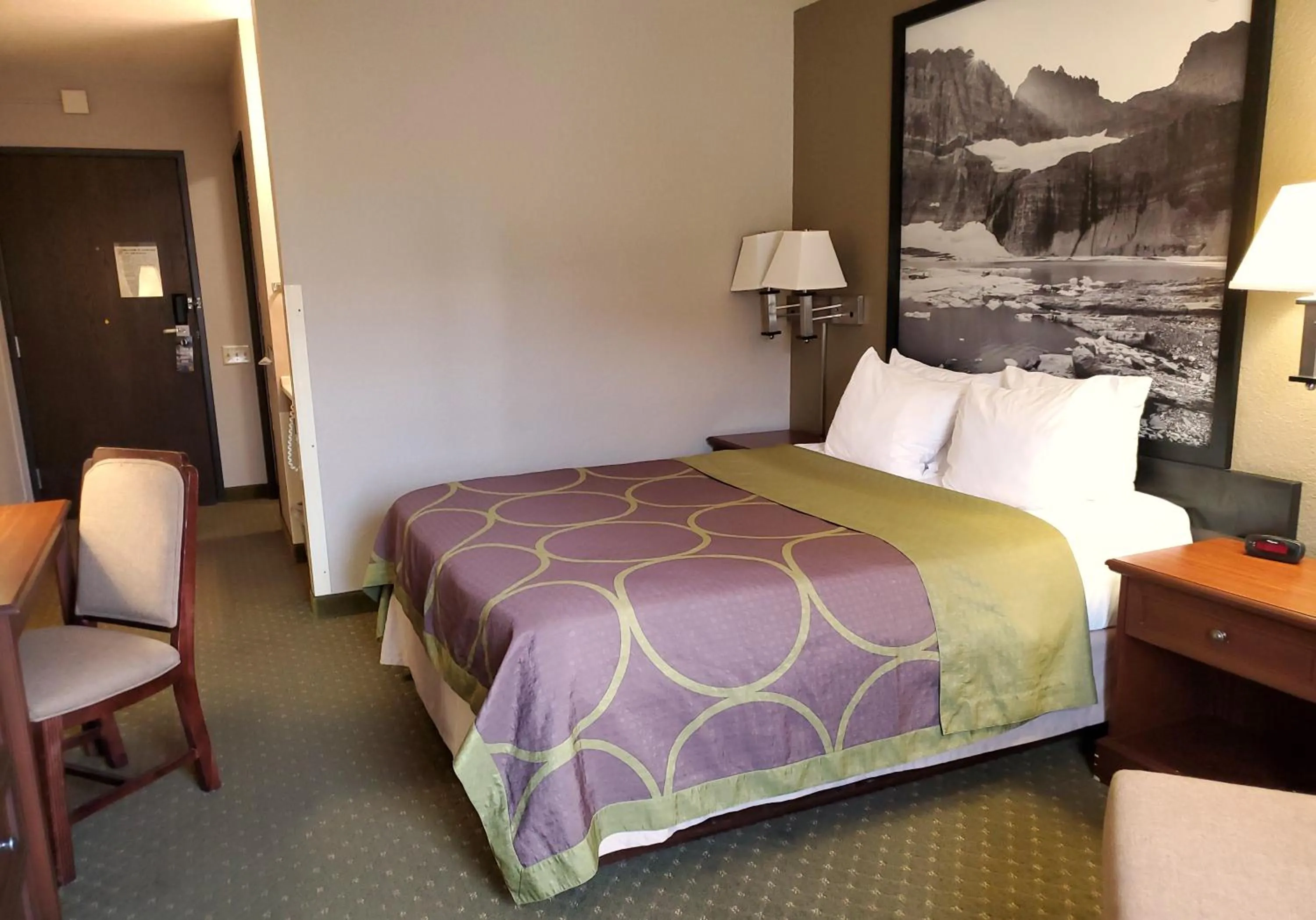 Bed in Super 8 by Wyndham Kalispell Glacier National Park