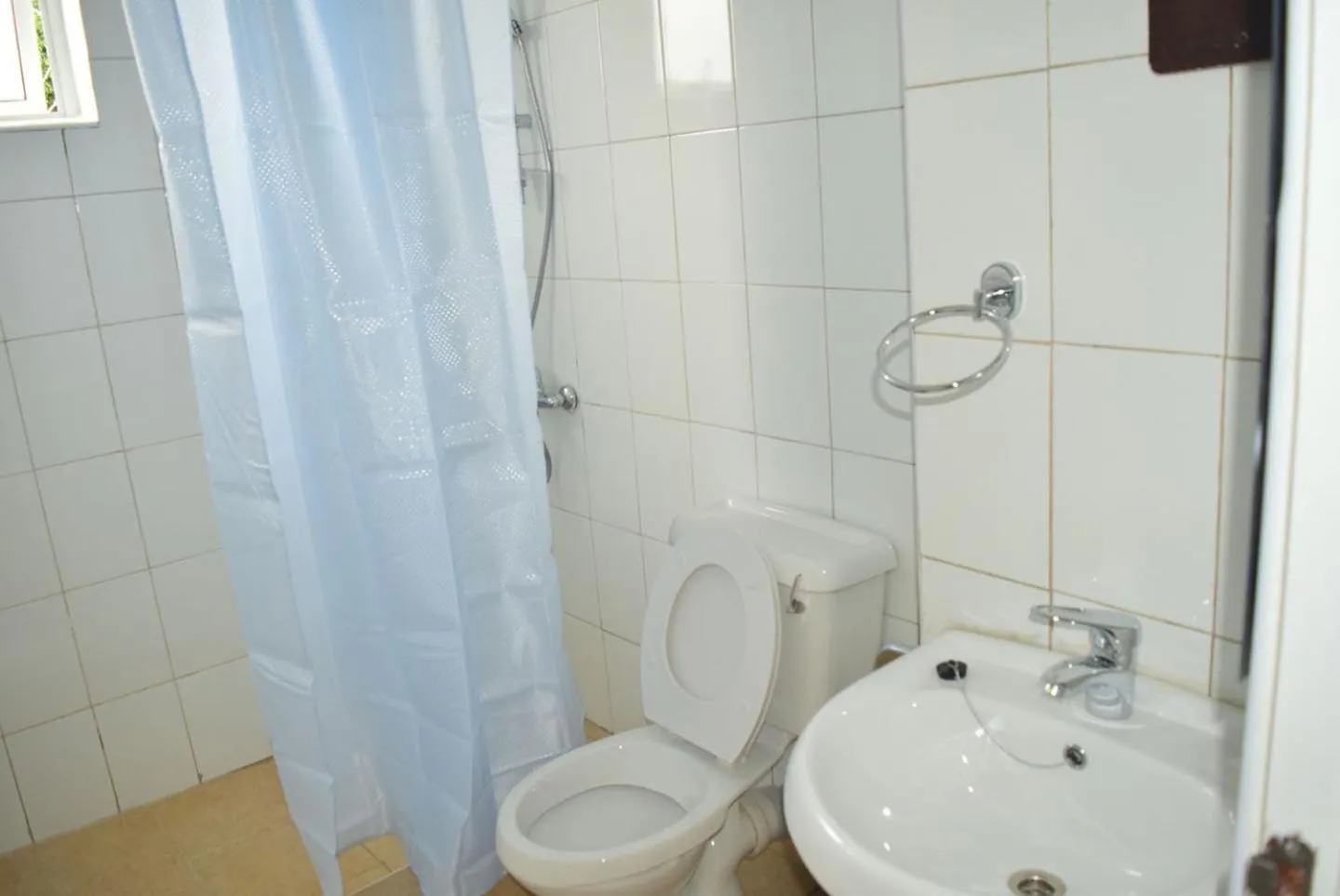 Shower in Latitude 1 Suites