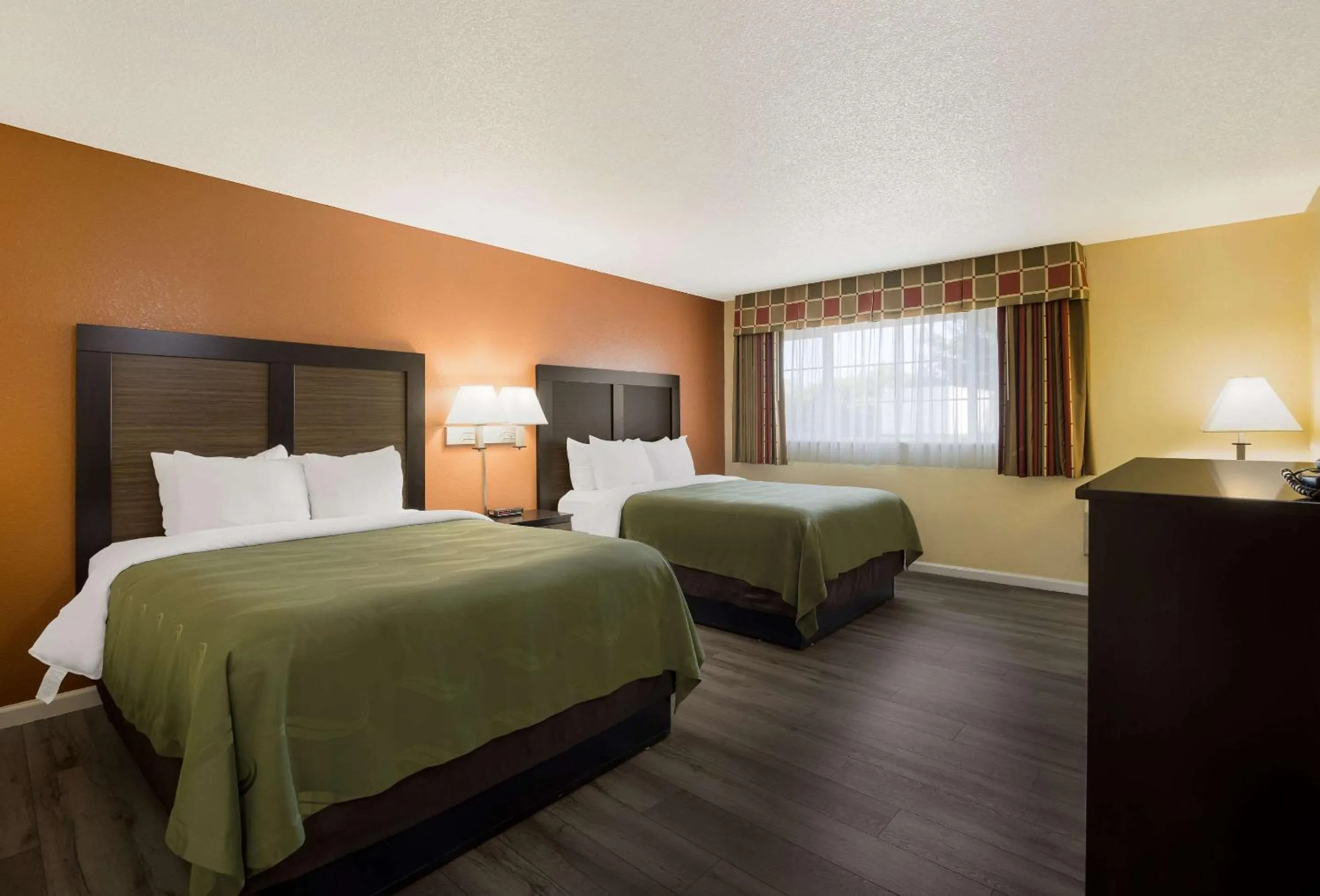 Bedroom, Bed in Quality Inn & Suites Medford Airport