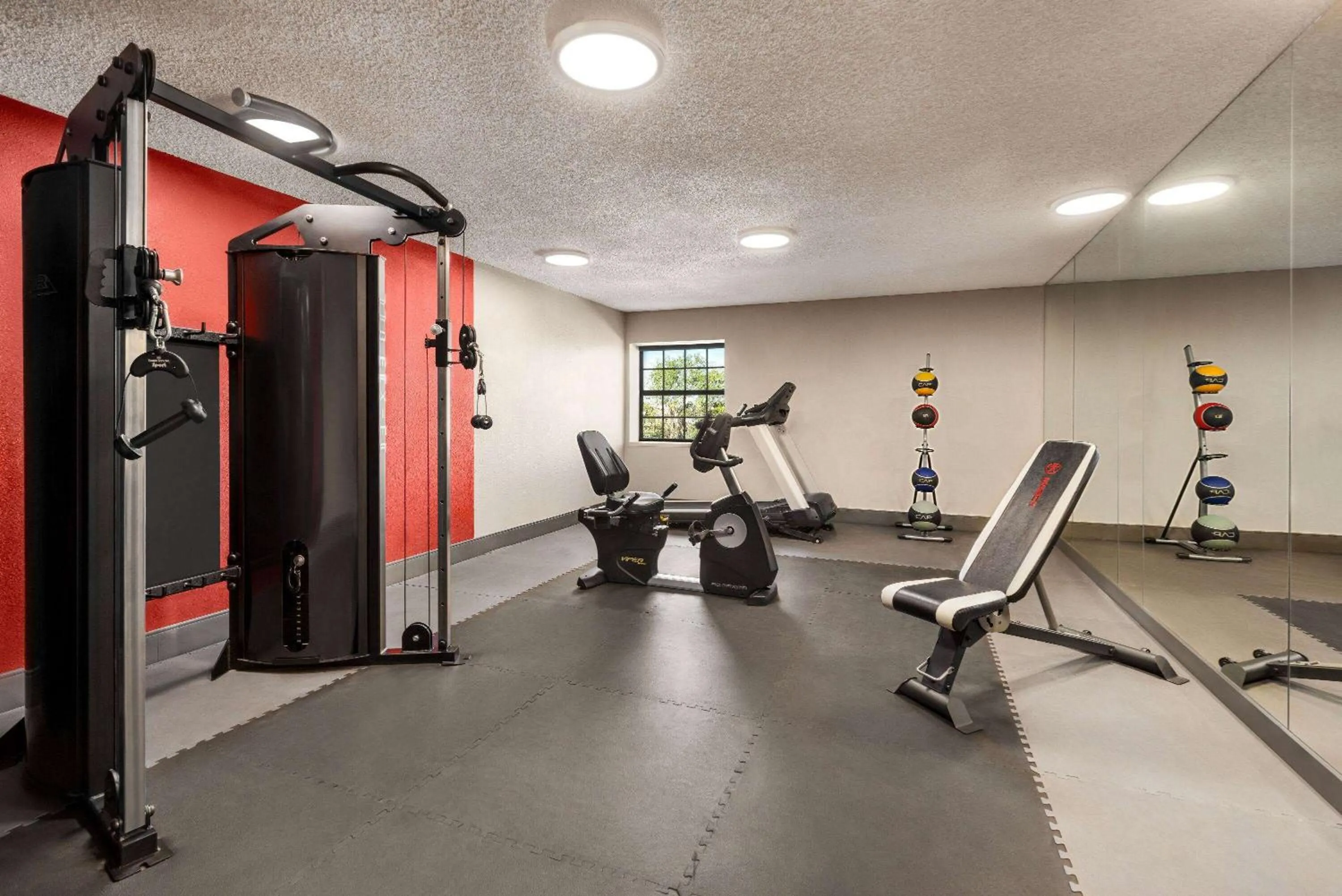 Fitness centre/facilities in Ramada by Wyndham Albuquerque Airport