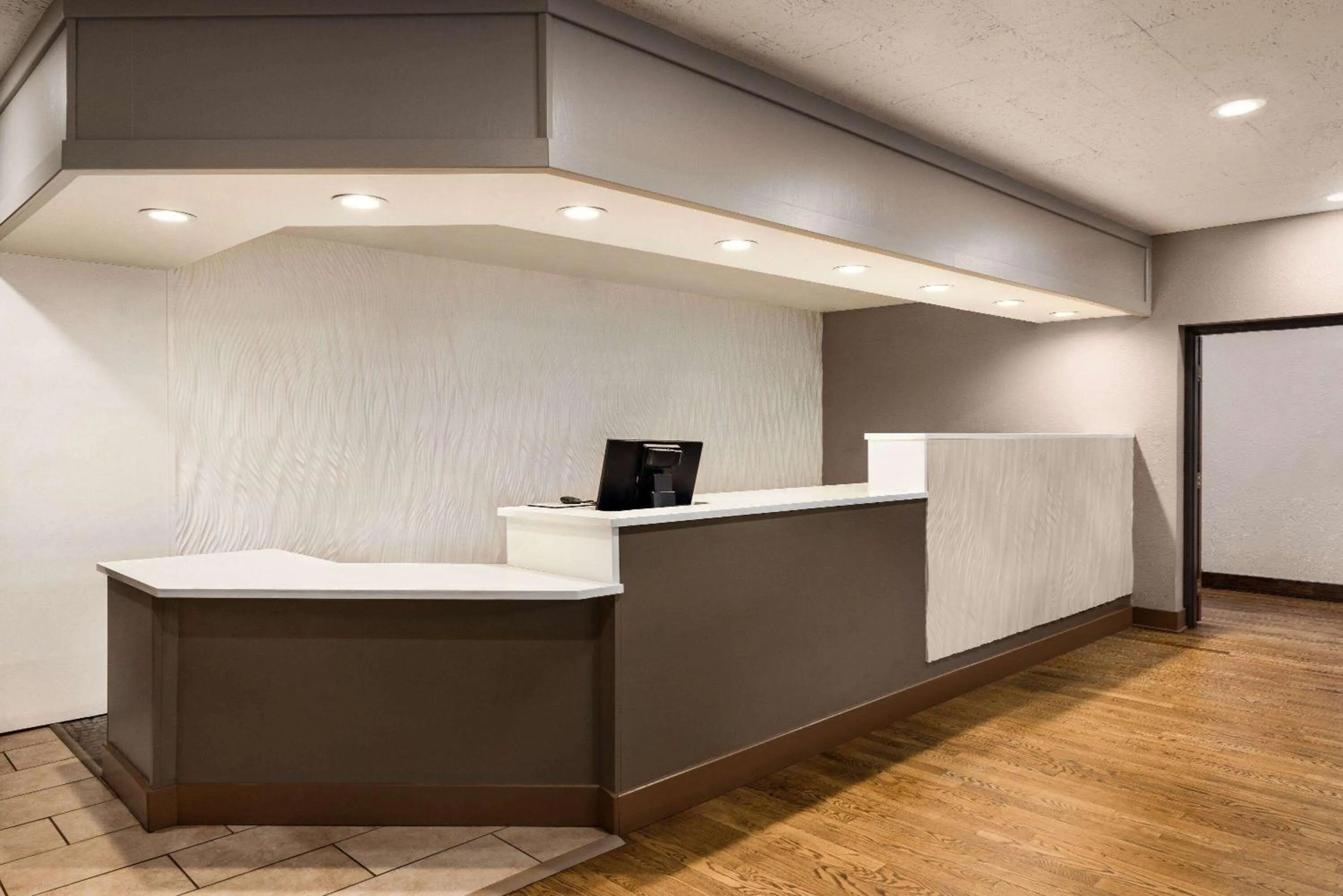 Lobby or reception in Ramada by Wyndham Albuquerque Airport