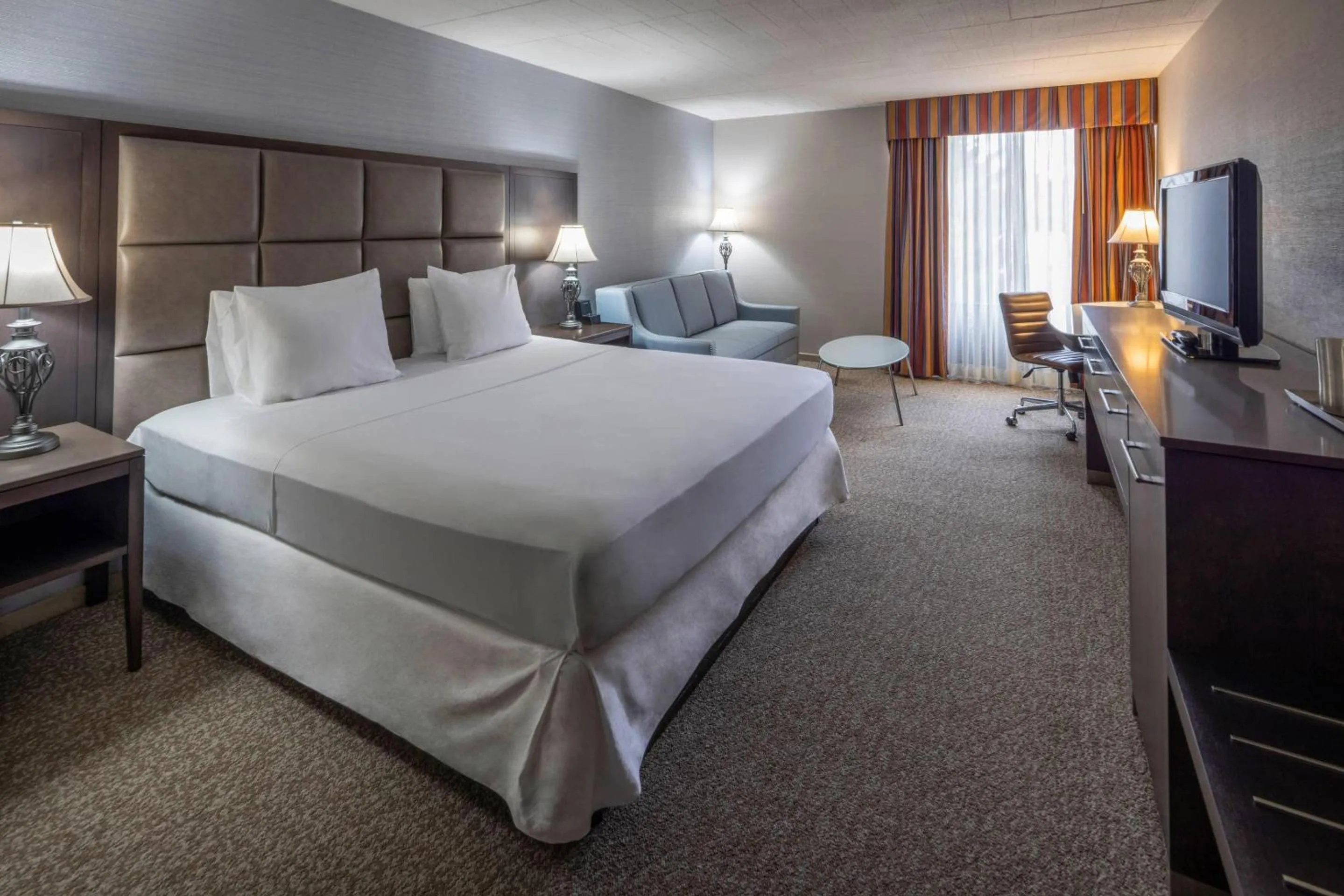 Bedroom, Bed in Radisson Hotel Hauppauge-Long Island