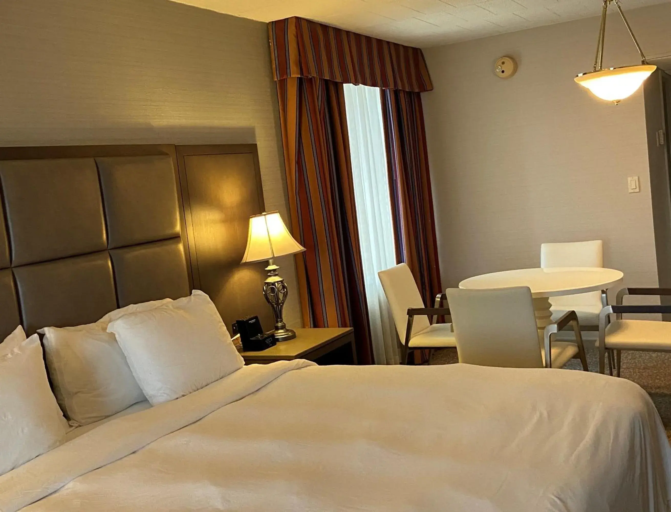 Bed in Radisson Hotel Hauppauge-Long Island Bed in Radisson Hotel Hauppauge-Long Island