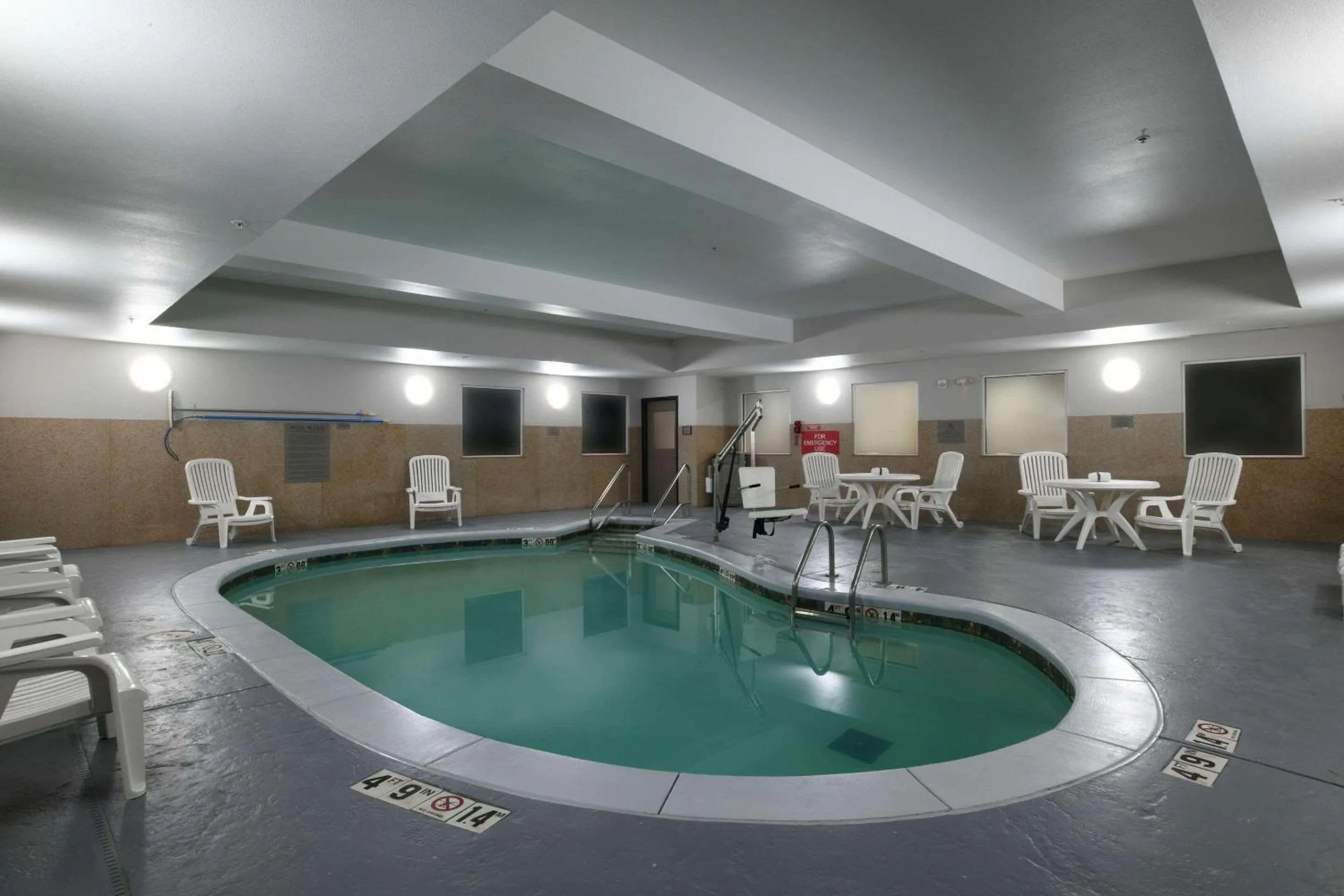 Pool view in Country Inn & Suites by Radisson, Oklahoma City Airport, OK
