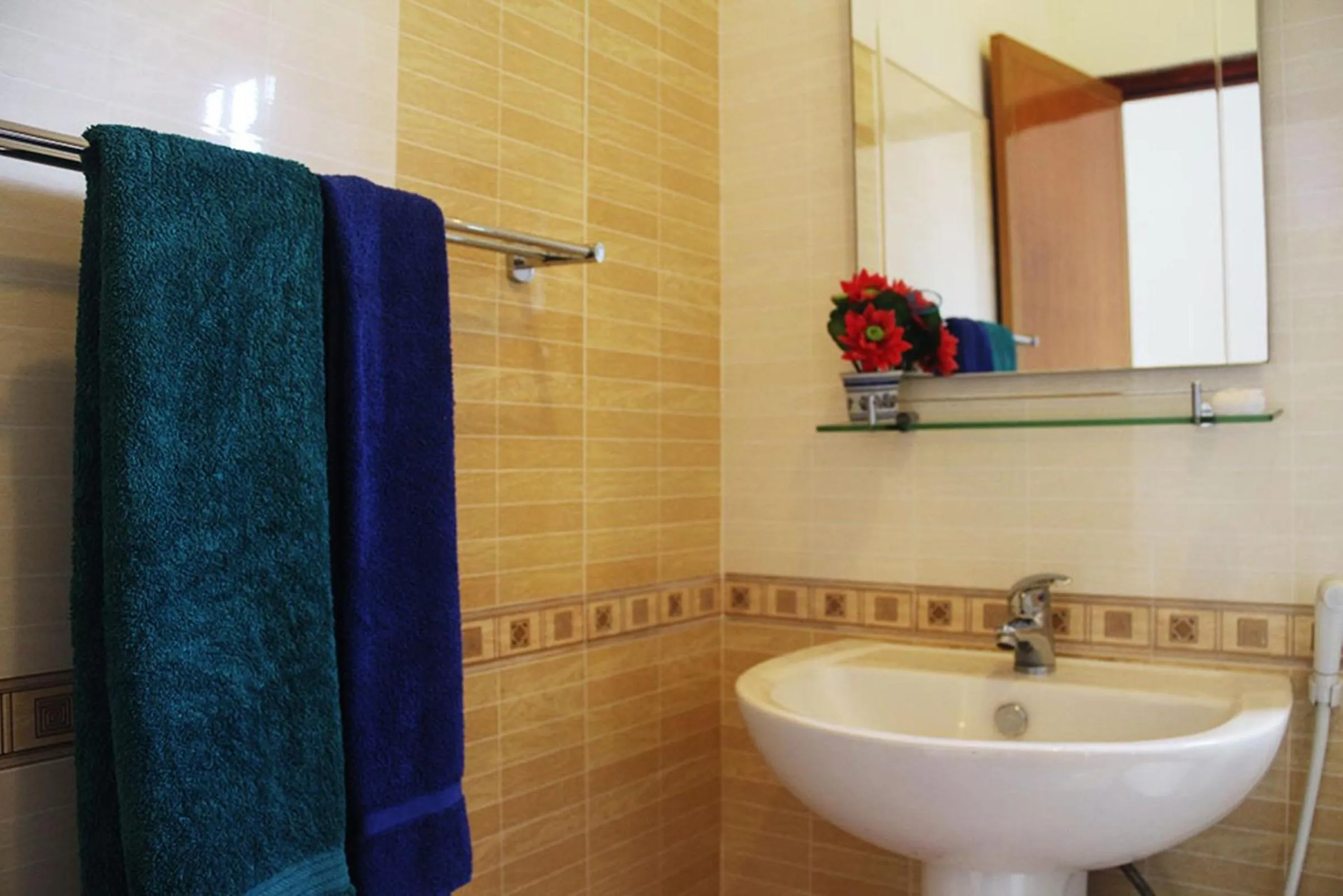 Bathroom in Hotel Red Rose