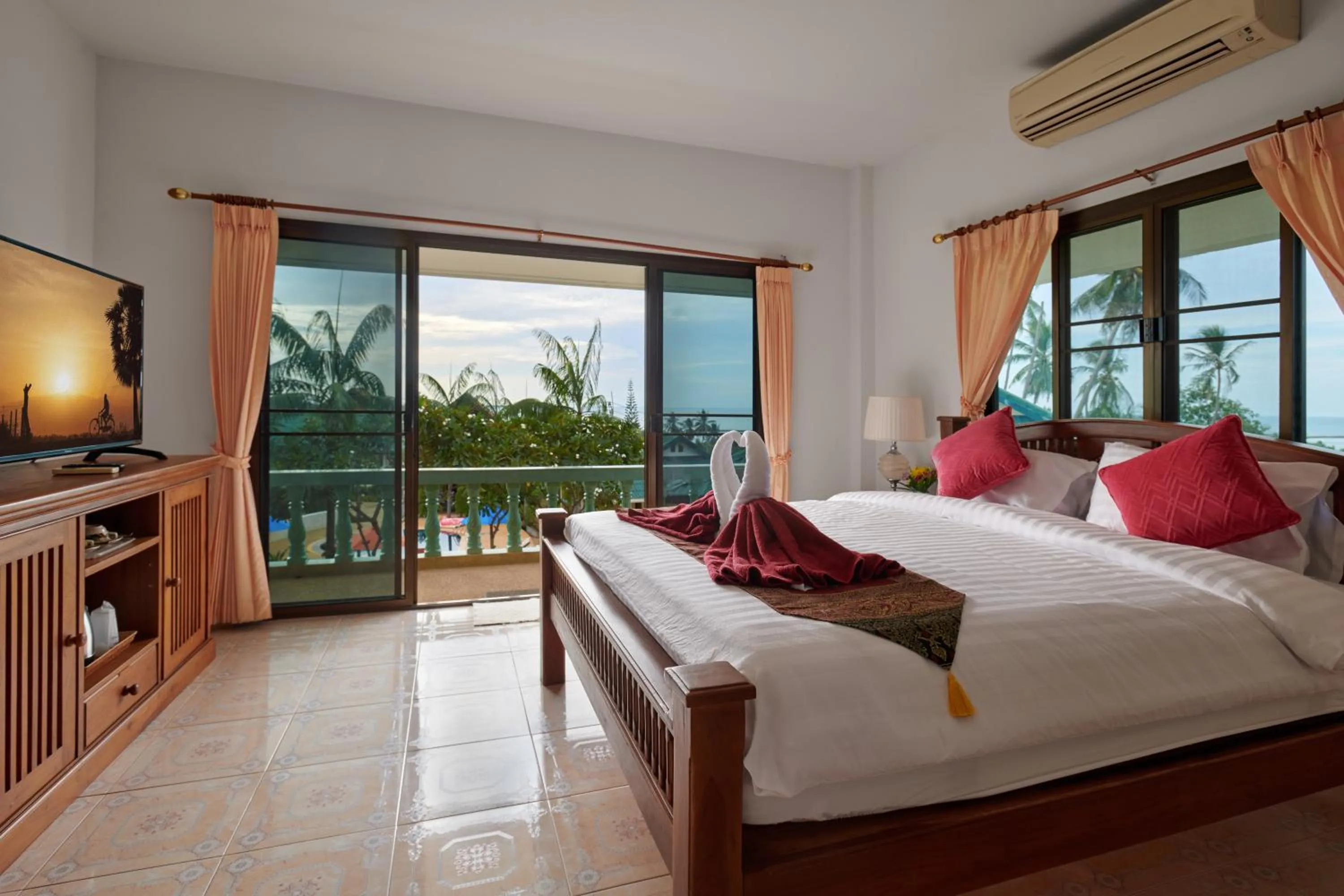 Bed in Samui Reef View Resort