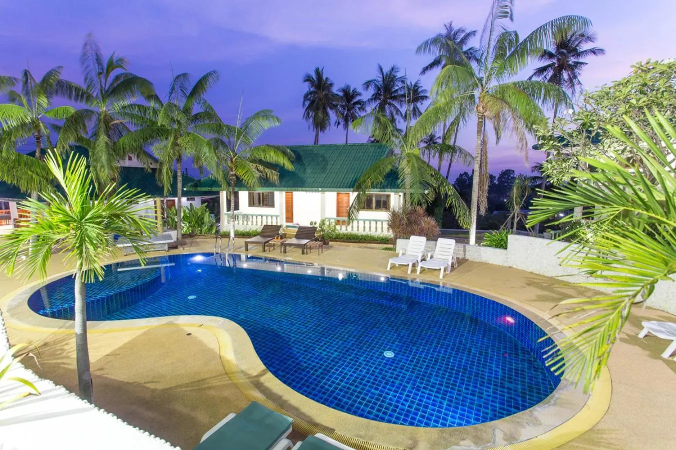 Swimming pool in Samui Reef View Resort