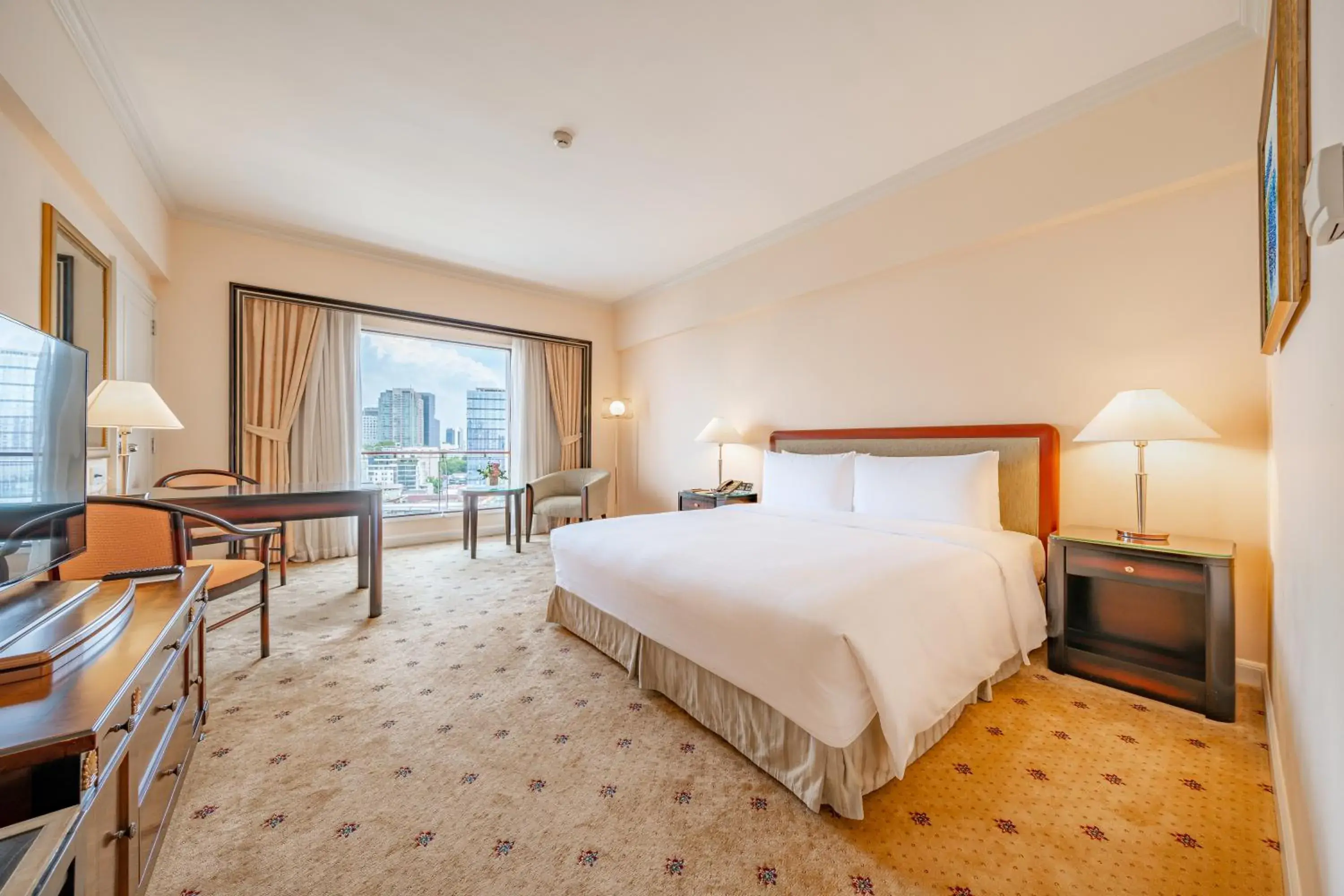 Deluxe King City View in Lotte Hotel Saigon Deluxe King City View in Lotte Hotel Saigon