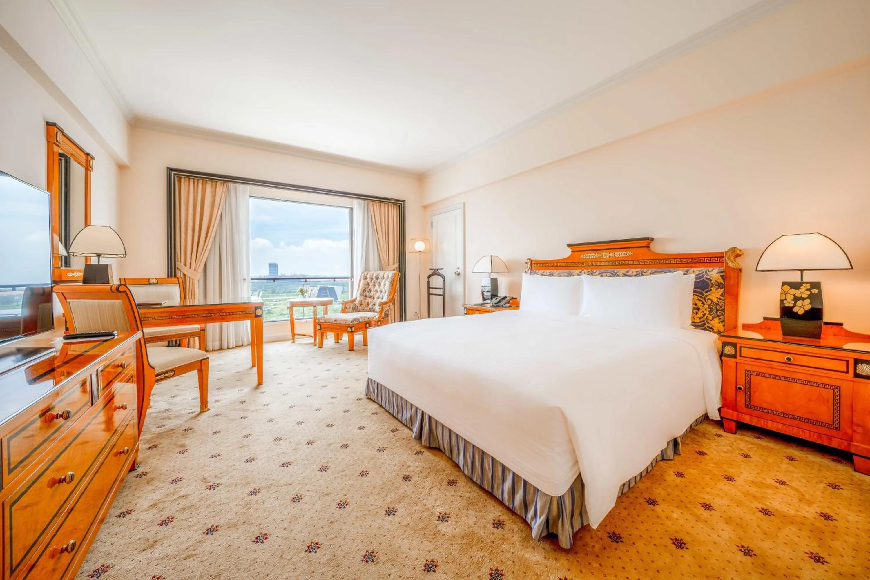 Bed in Lotte Hotel Saigon