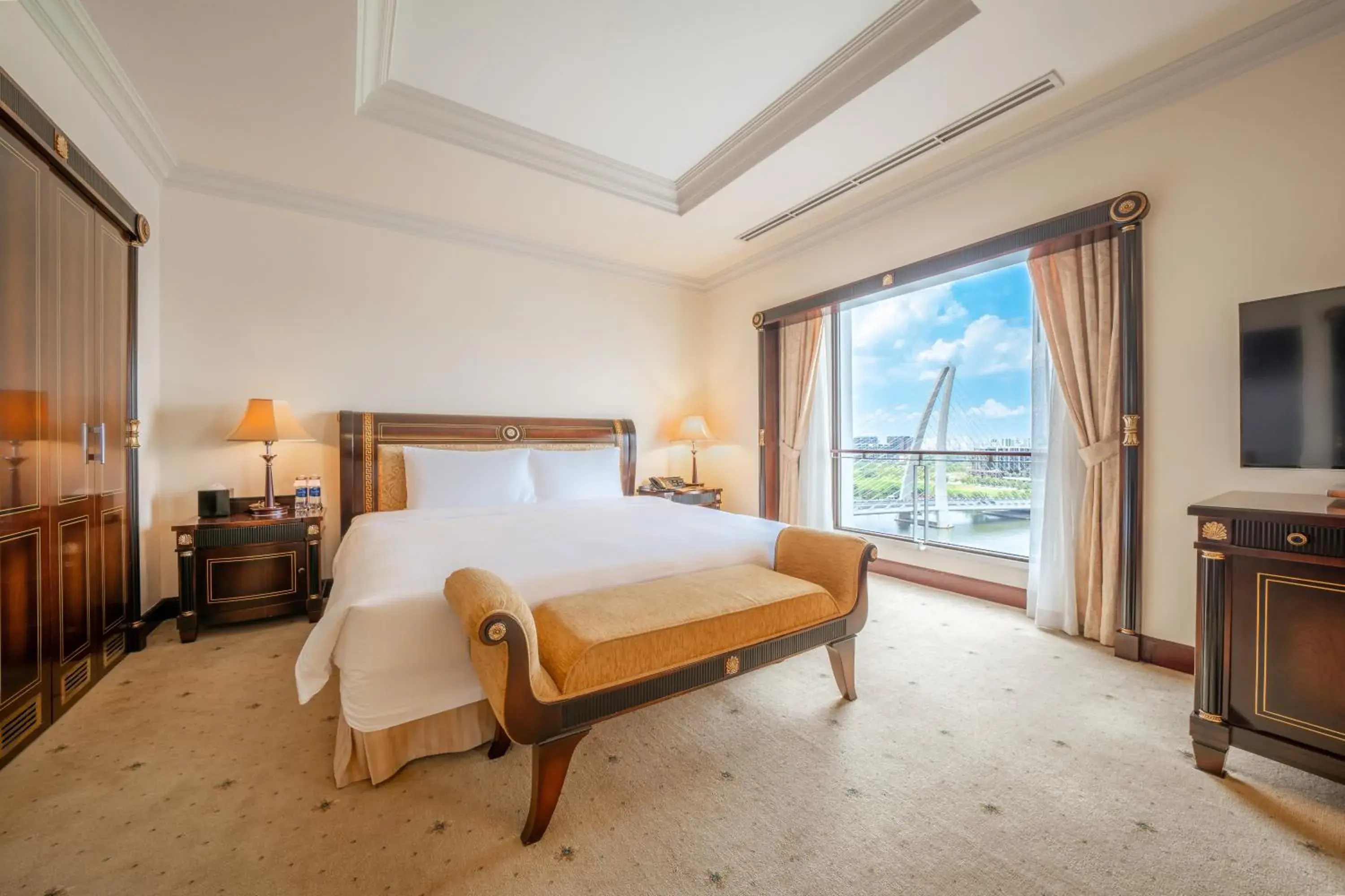Suite with River View in Lotte Hotel Saigon Suite with River View in Lotte Hotel Saigon