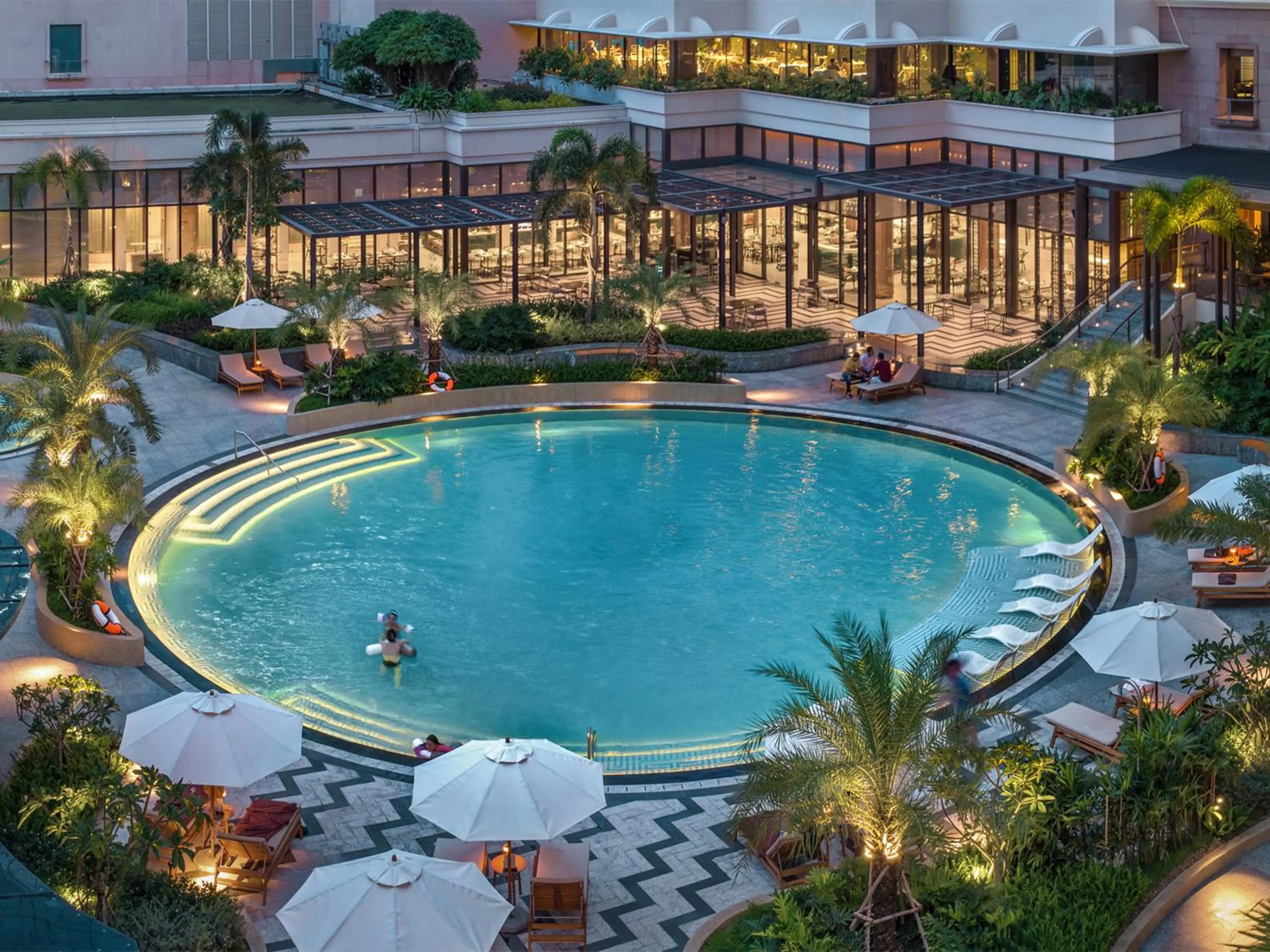 Swimming pool in Lotte Hotel Saigon