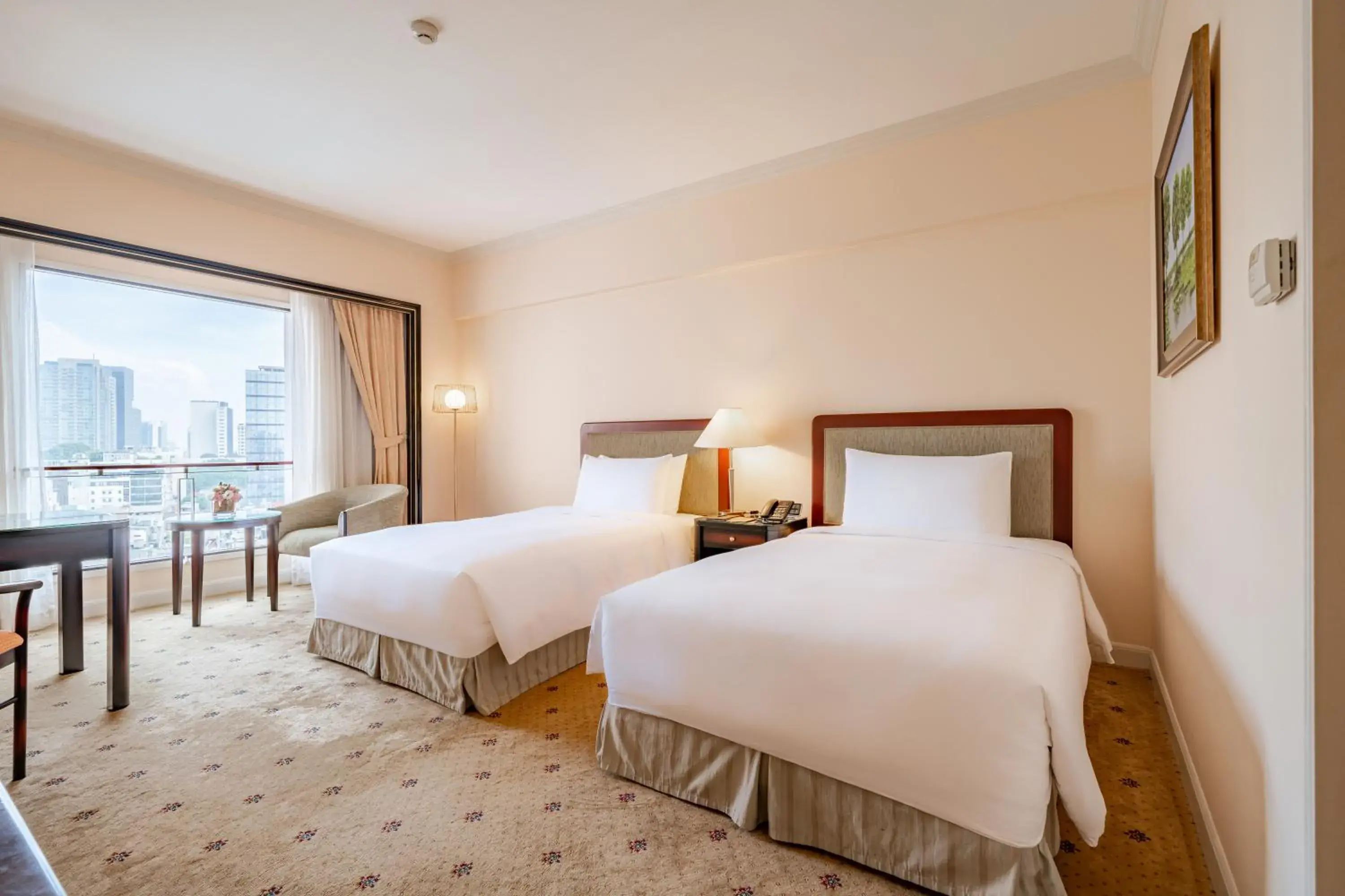 Deluxe Twin Room in Lotte Hotel Saigon Deluxe Twin Room in Lotte Hotel Saigon