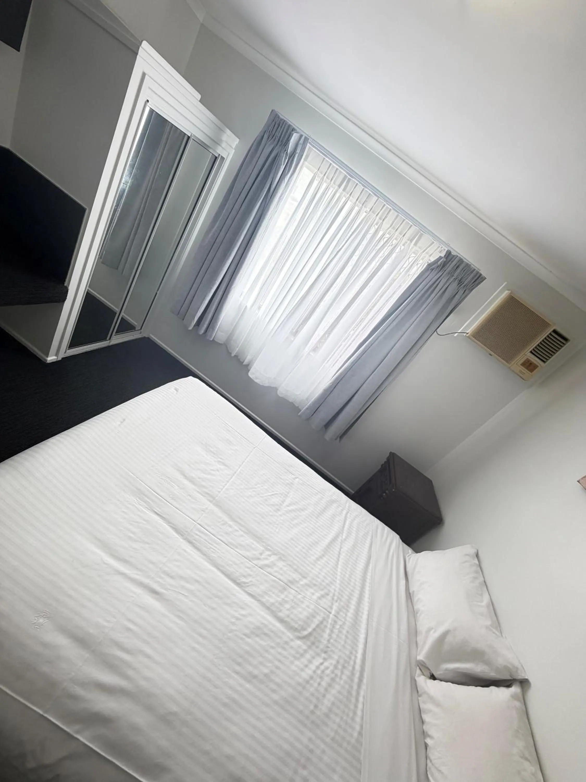 Bed in Centrepoint Motor Inn