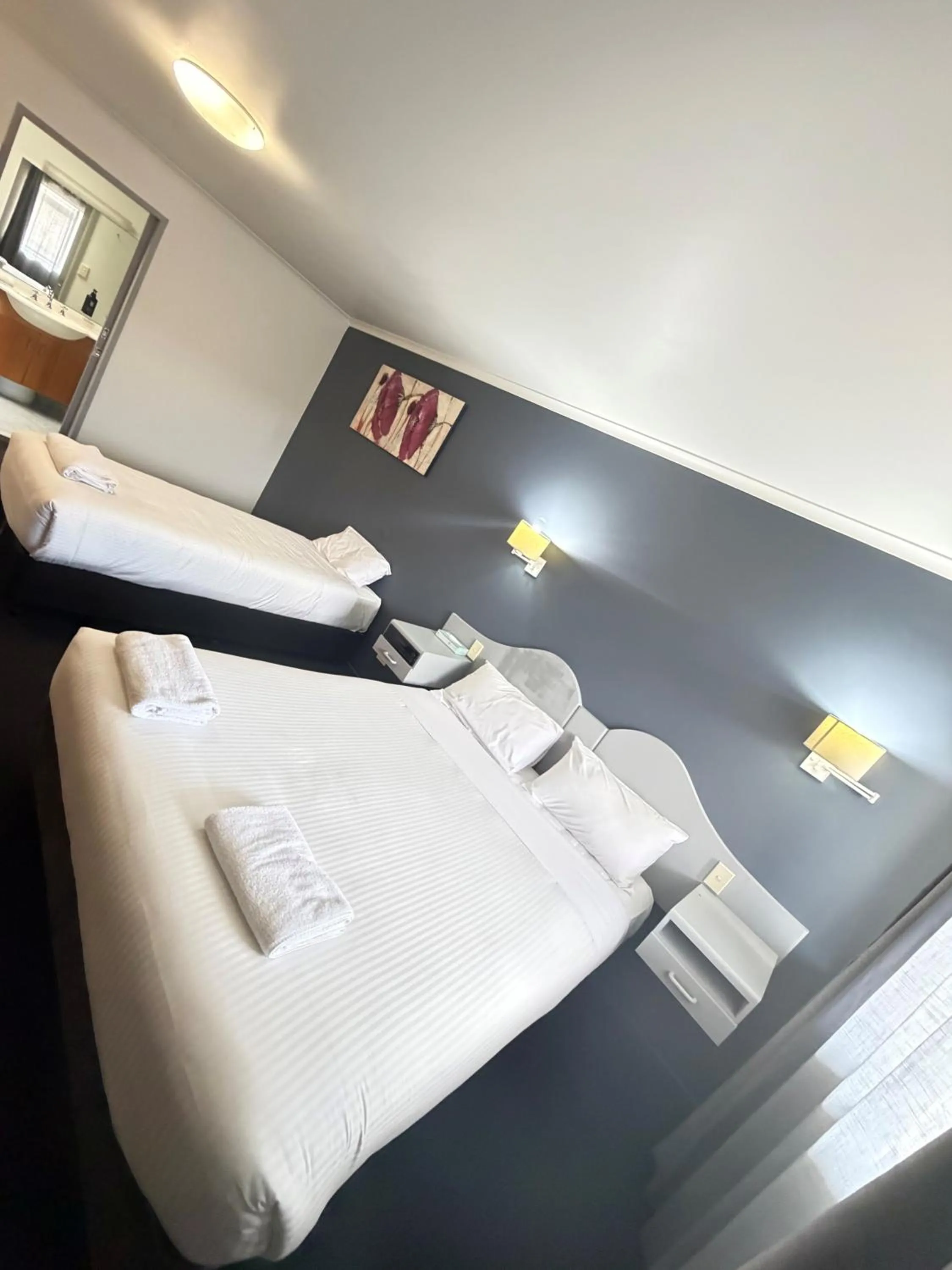 Bed in Centrepoint Motor Inn