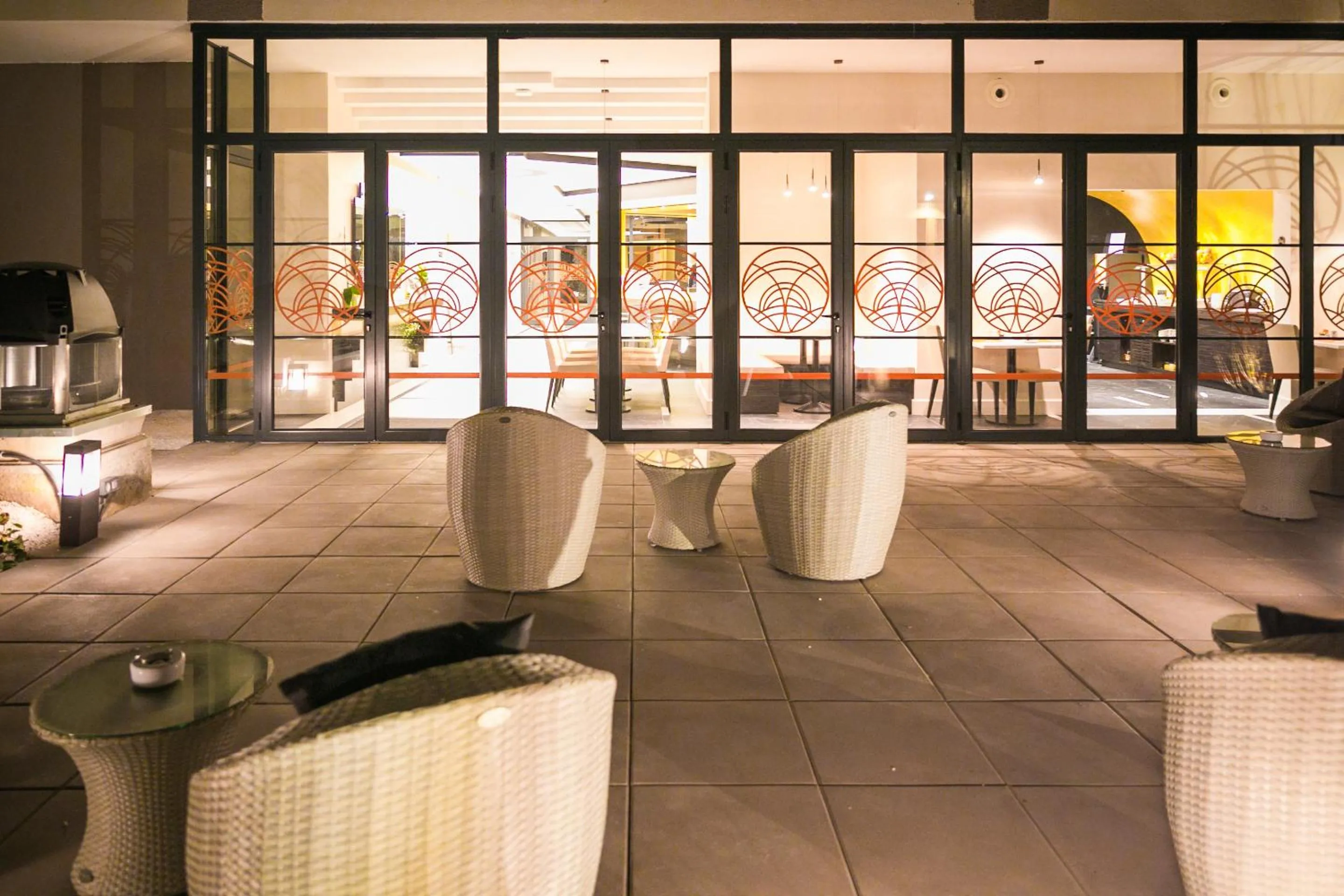 Patio in Best Western Hôtel Journel Saint-Laurent-du-Var Aéroport