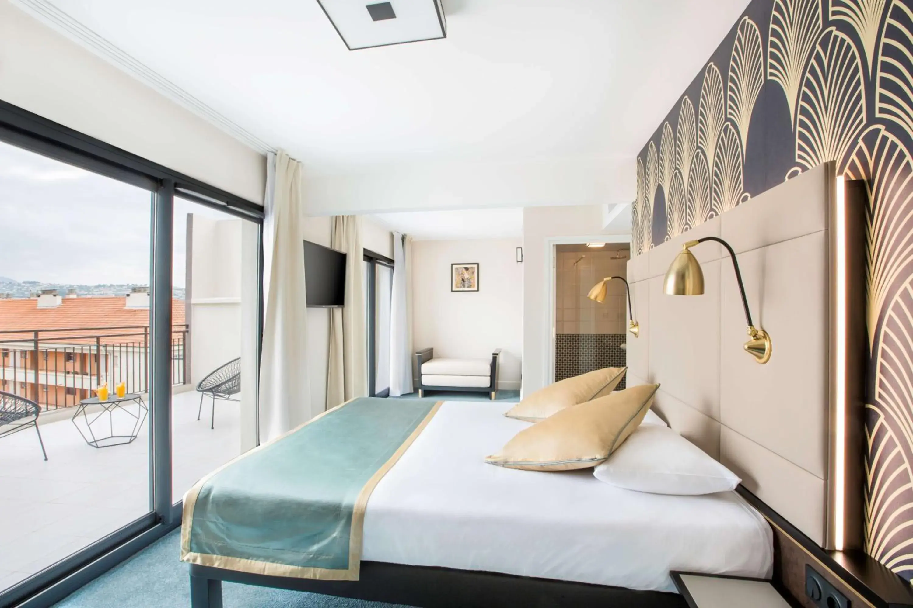 Photo of the whole room, Bed in Best Western Hôtel Journel Saint-Laurent-du-Var Aéroport Photo of the whole room, Bed in Best Western Hôtel Journel Saint-Laurent-du-Var Aéroport