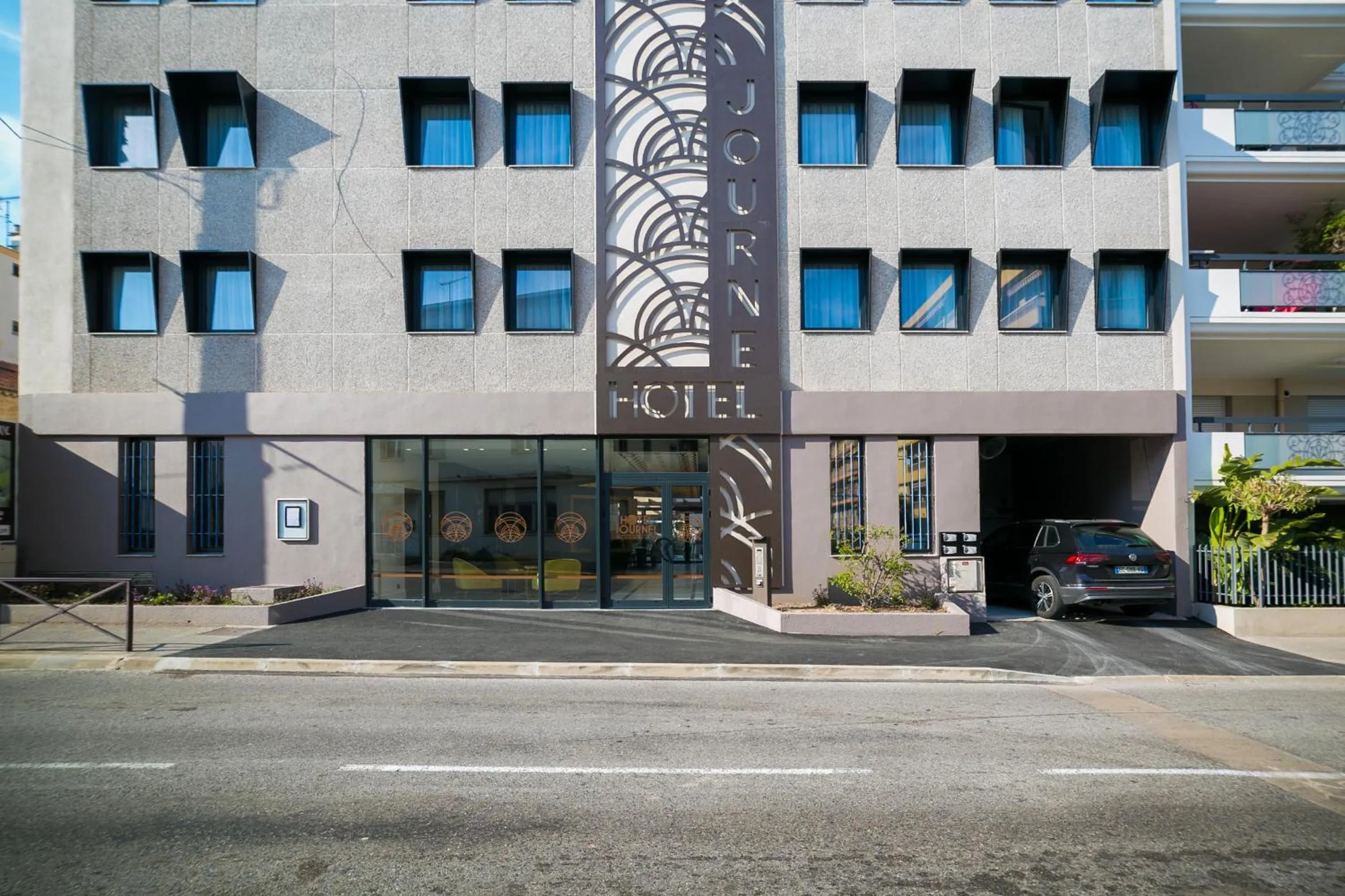 Property building in Best Western Hôtel Journel Saint-Laurent-du-Var Aéroport