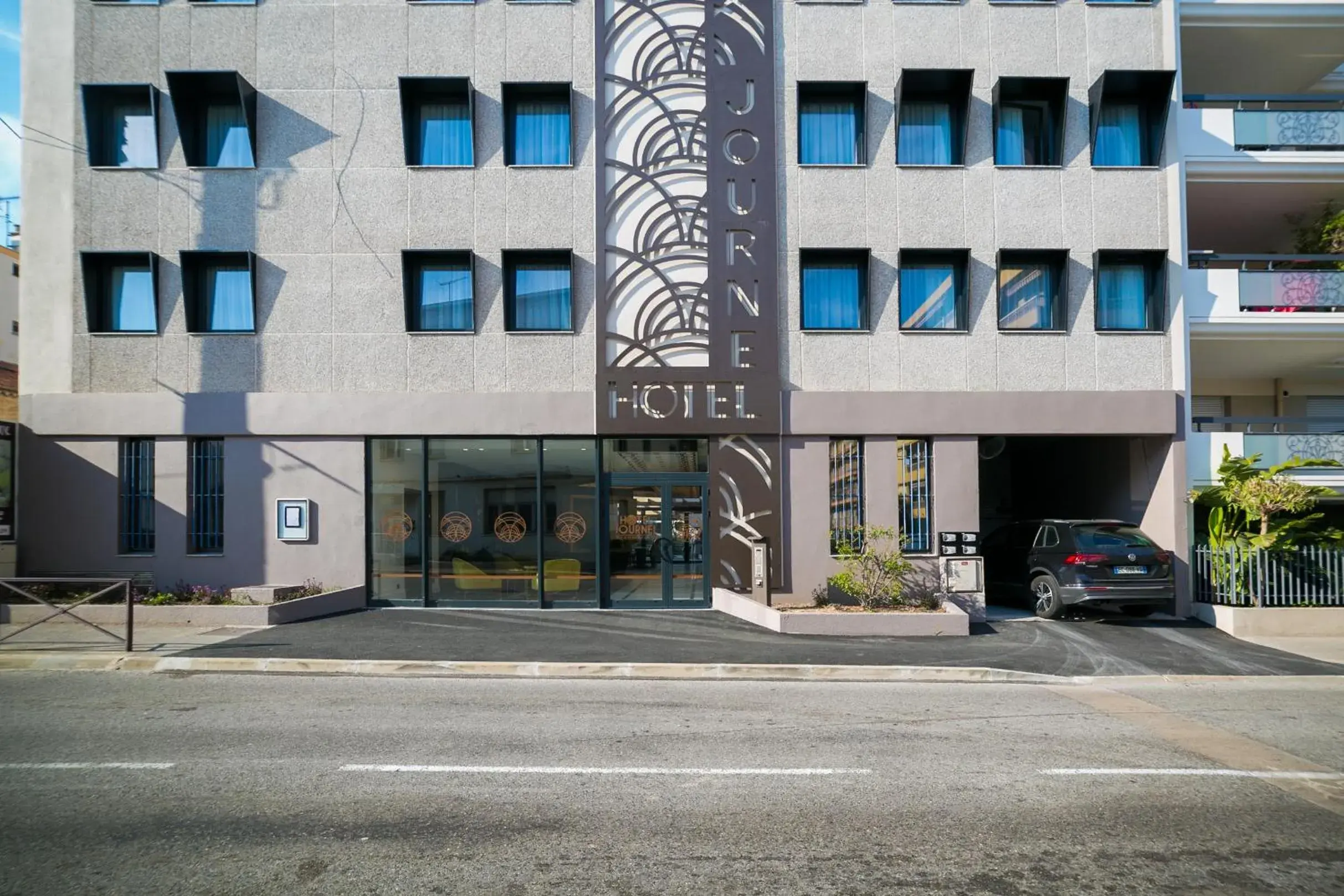 Property building in Best Western Hôtel Journel Saint-Laurent-du-Var Aéroport Property building in Best Western Hôtel Journel Saint-Laurent-du-Var Aéroport