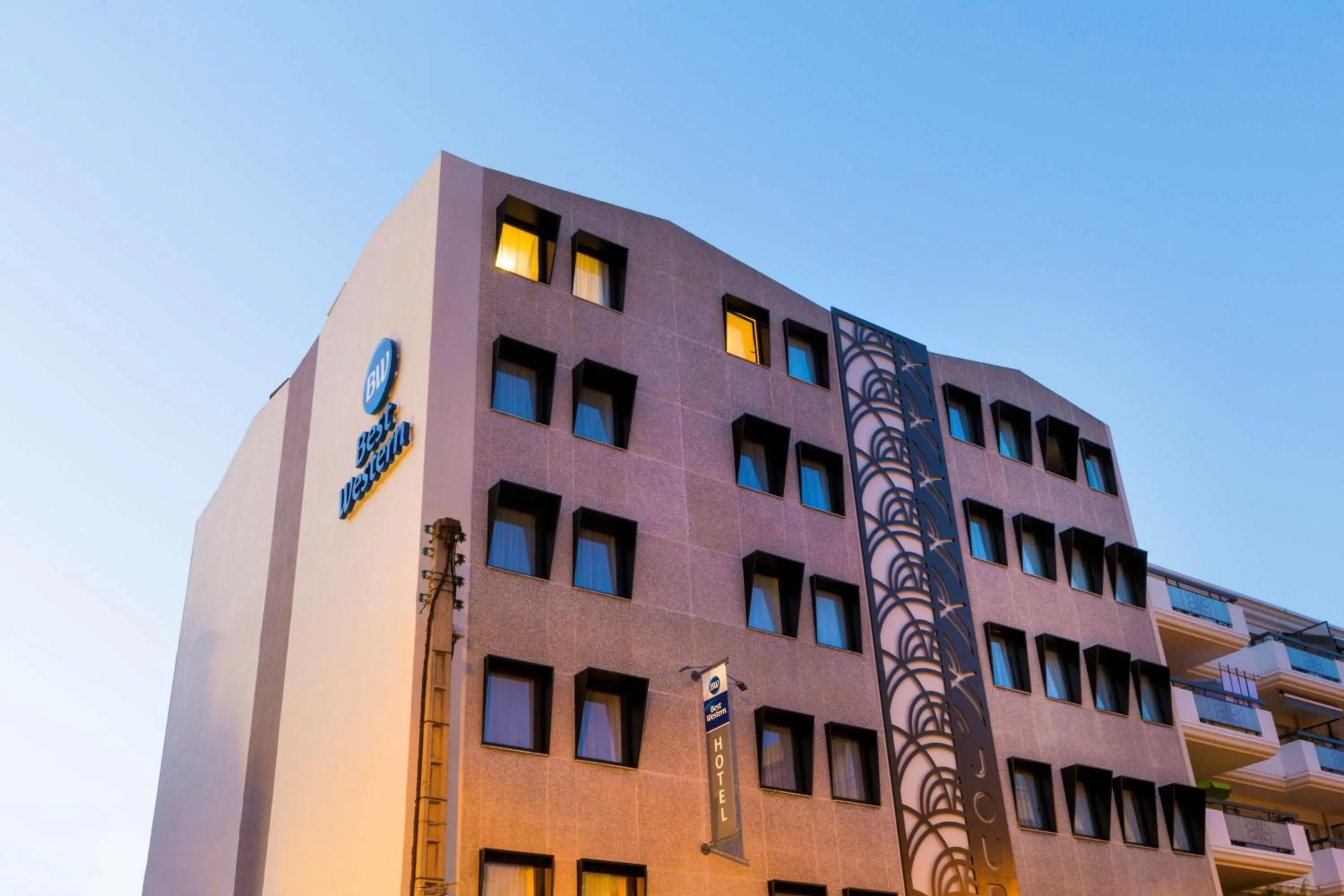 Property building in Best Western Hôtel Journel Saint-Laurent-du-Var Aéroport