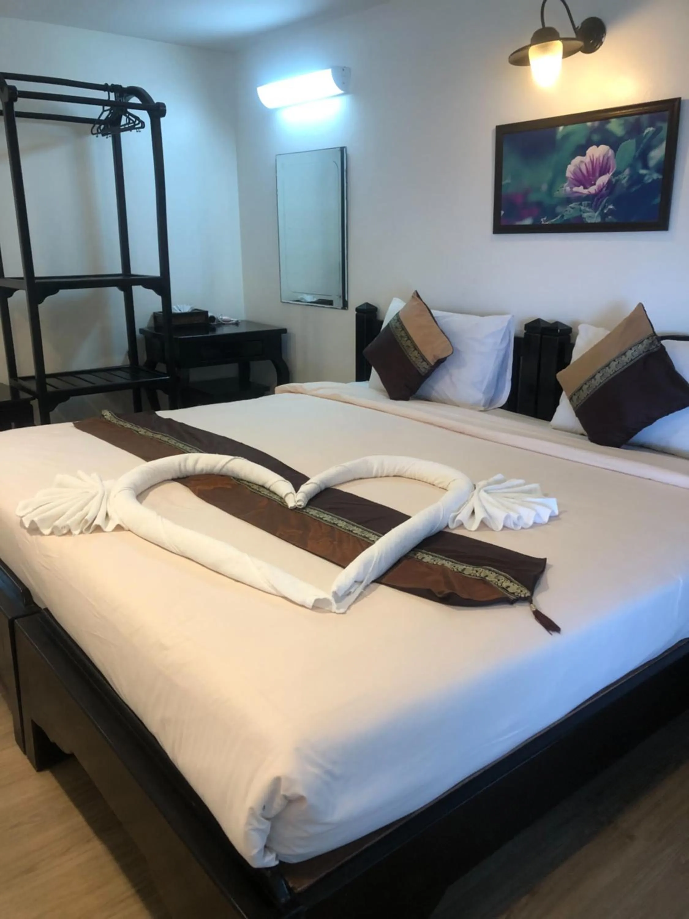 Photo of the whole room, Bed in Chang Cliff Resort