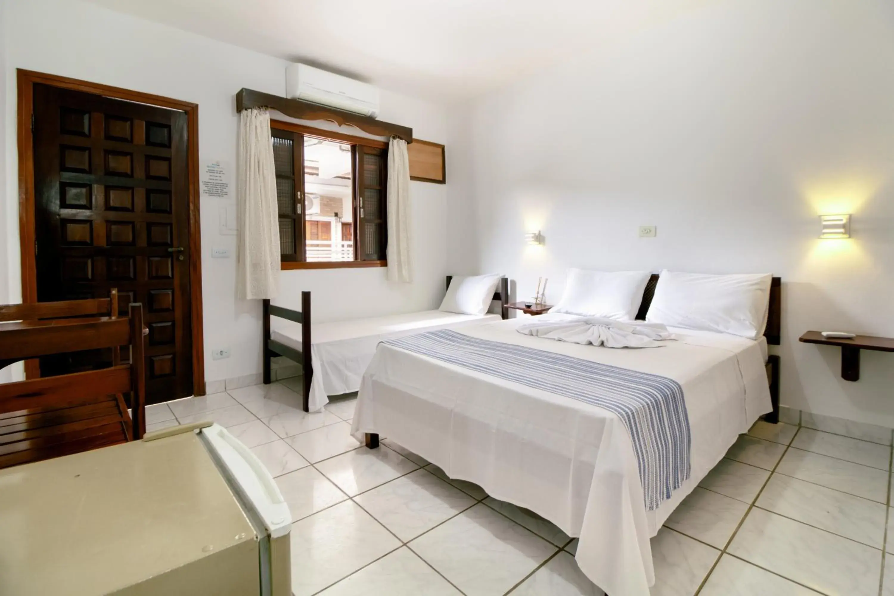 Triple Room in VELINN Pousada Ubatuba Tropical Triple Room in VELINN Pousada Ubatuba Tropical