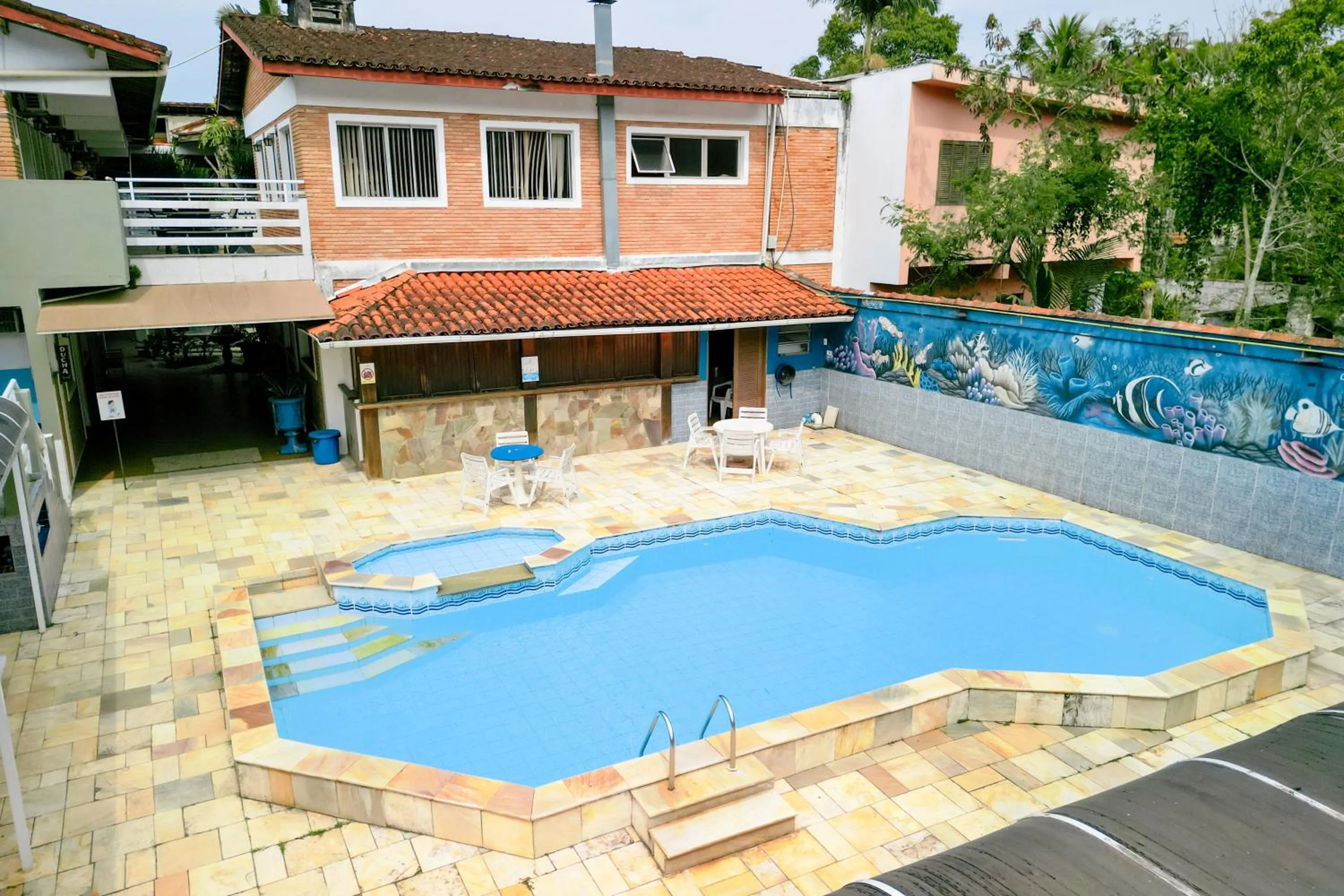 Pool view in VELINN Pousada Ubatuba Tropical