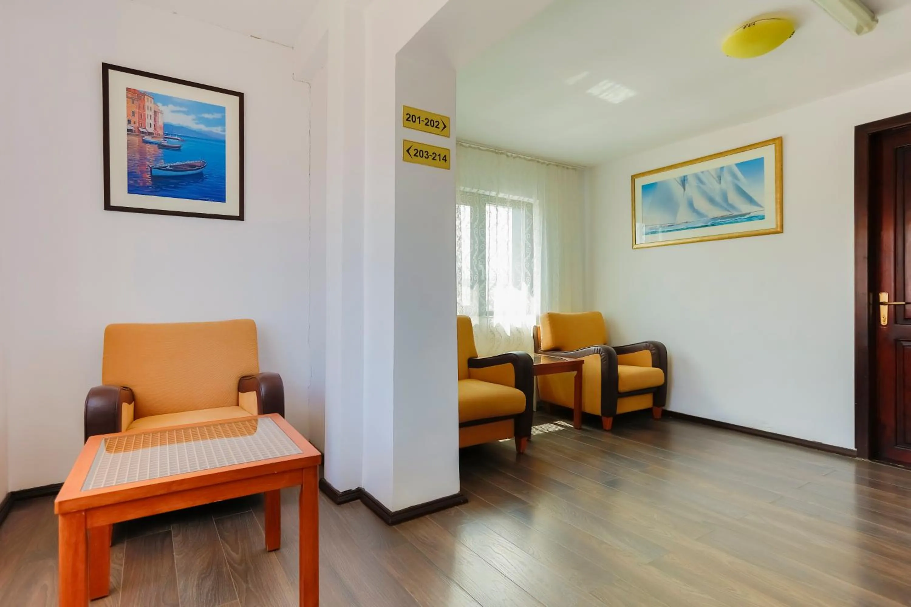 Seating area in Hanul Ursilor