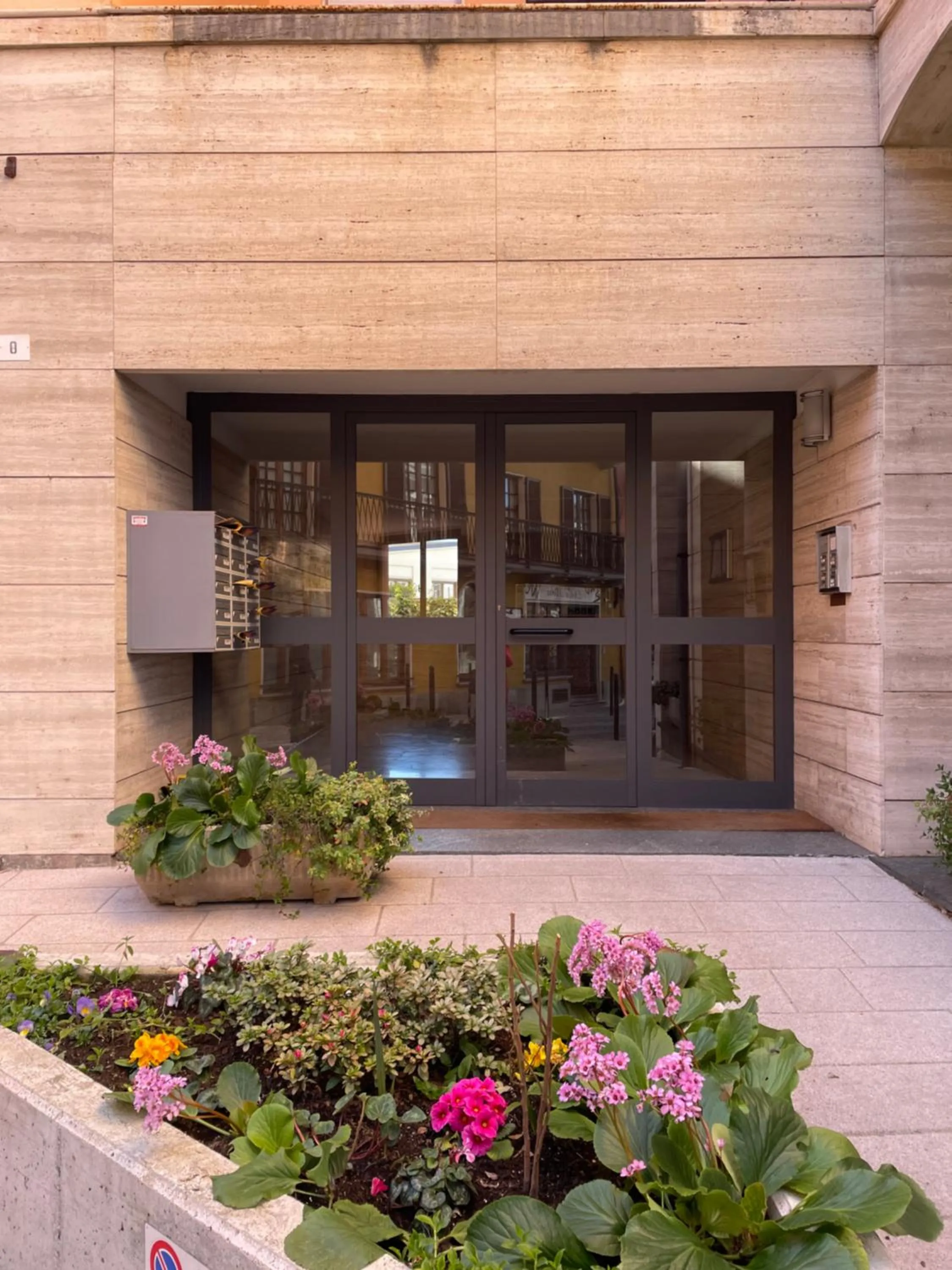 Facade/entrance in Gloria Apartment