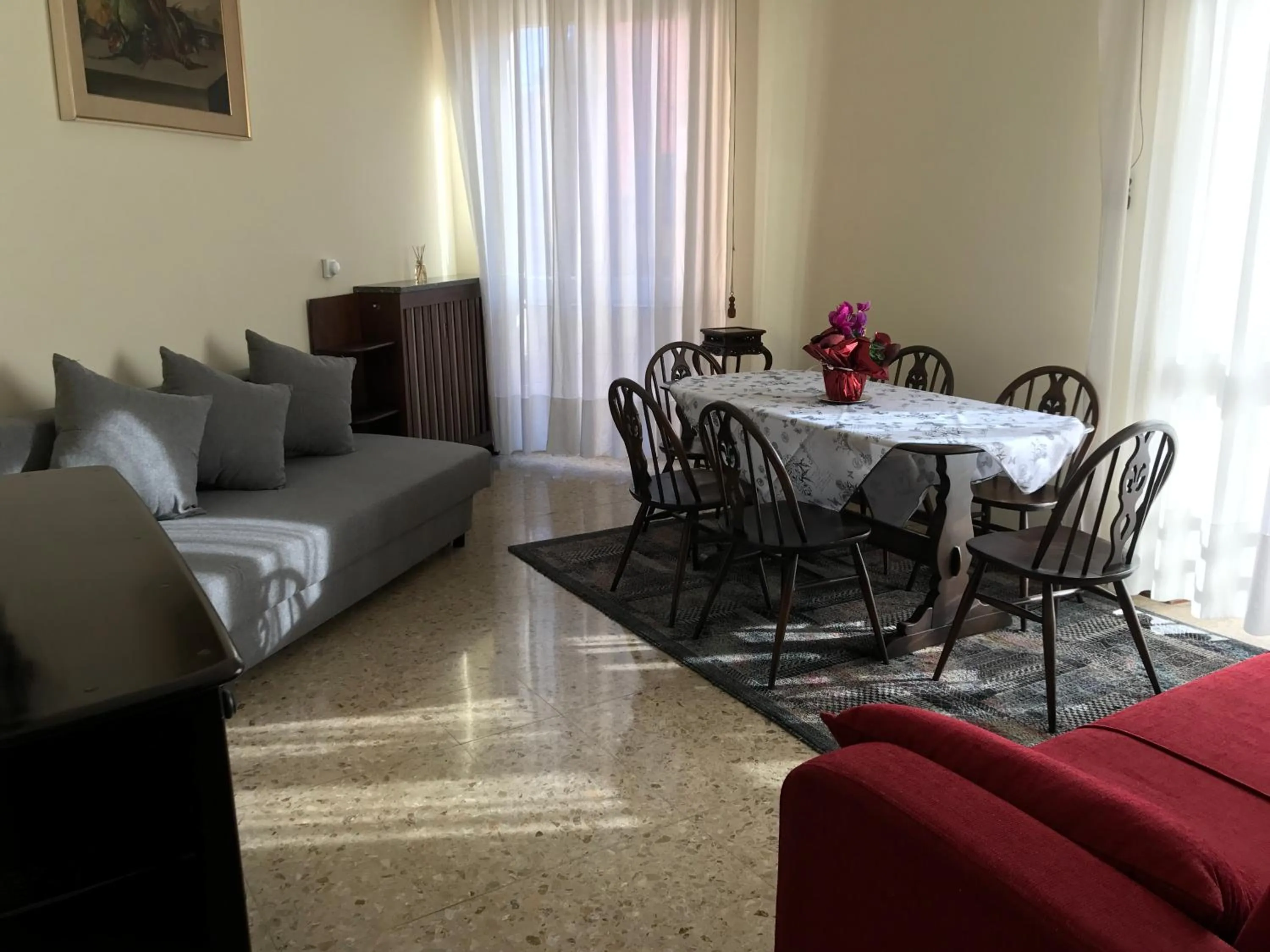 Communal lounge/ TV room in Gloria Apartment