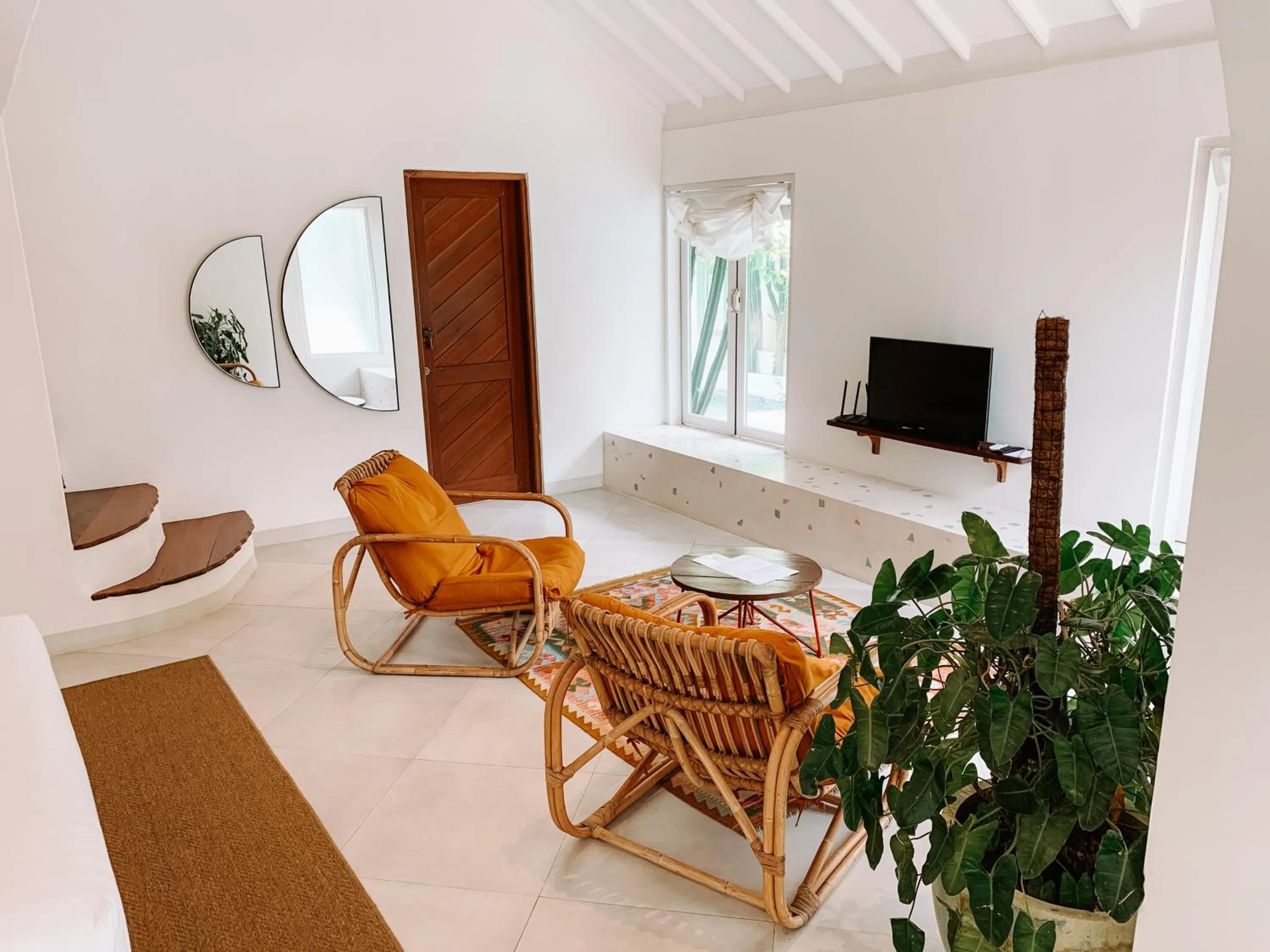 TV and multimedia in Happy Together By Kresna Hospitality