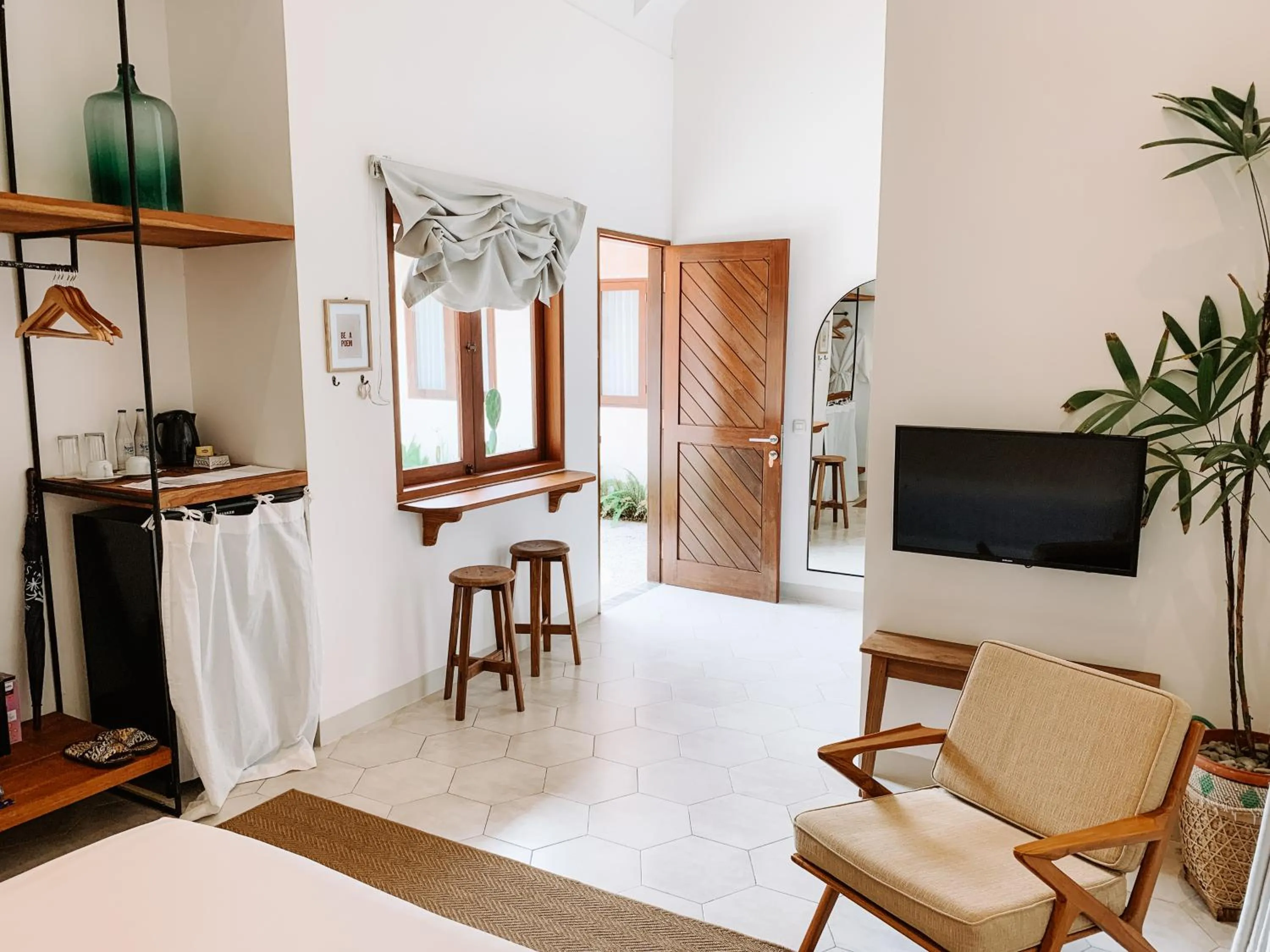 TV and multimedia in Happy Together By Kresna Hospitality