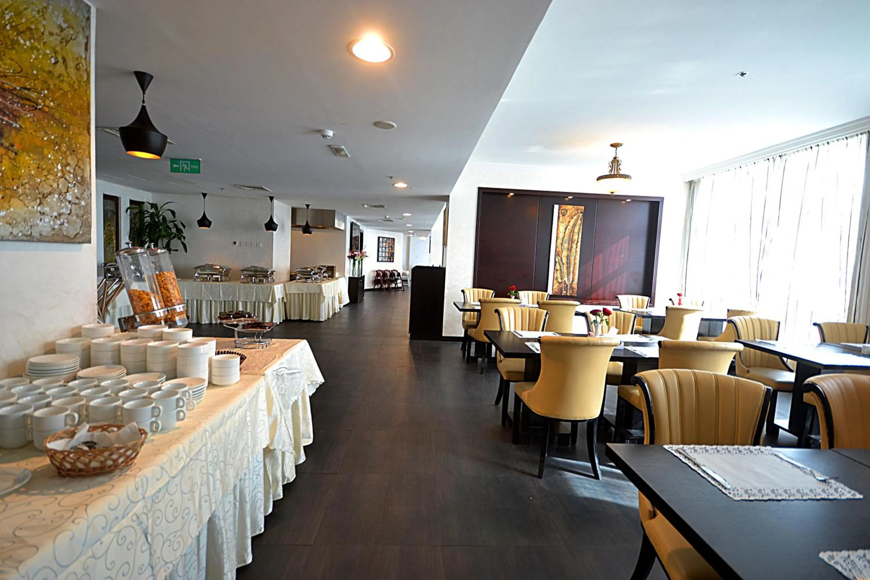 Restaurant/places to eat in Aryana Hotel