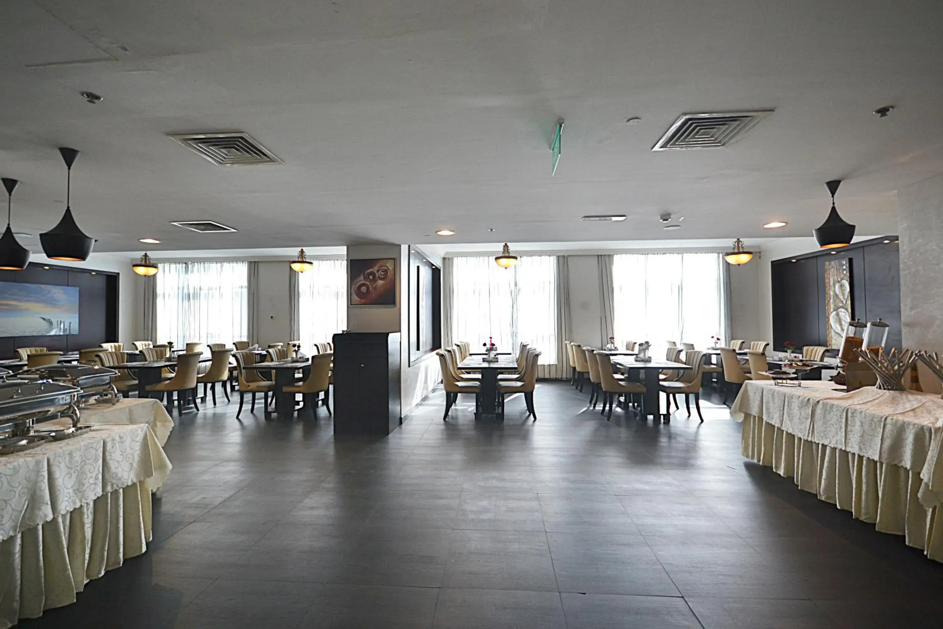 Restaurant/places to eat in Aryana Hotel Restaurant/places to eat in Aryana Hotel