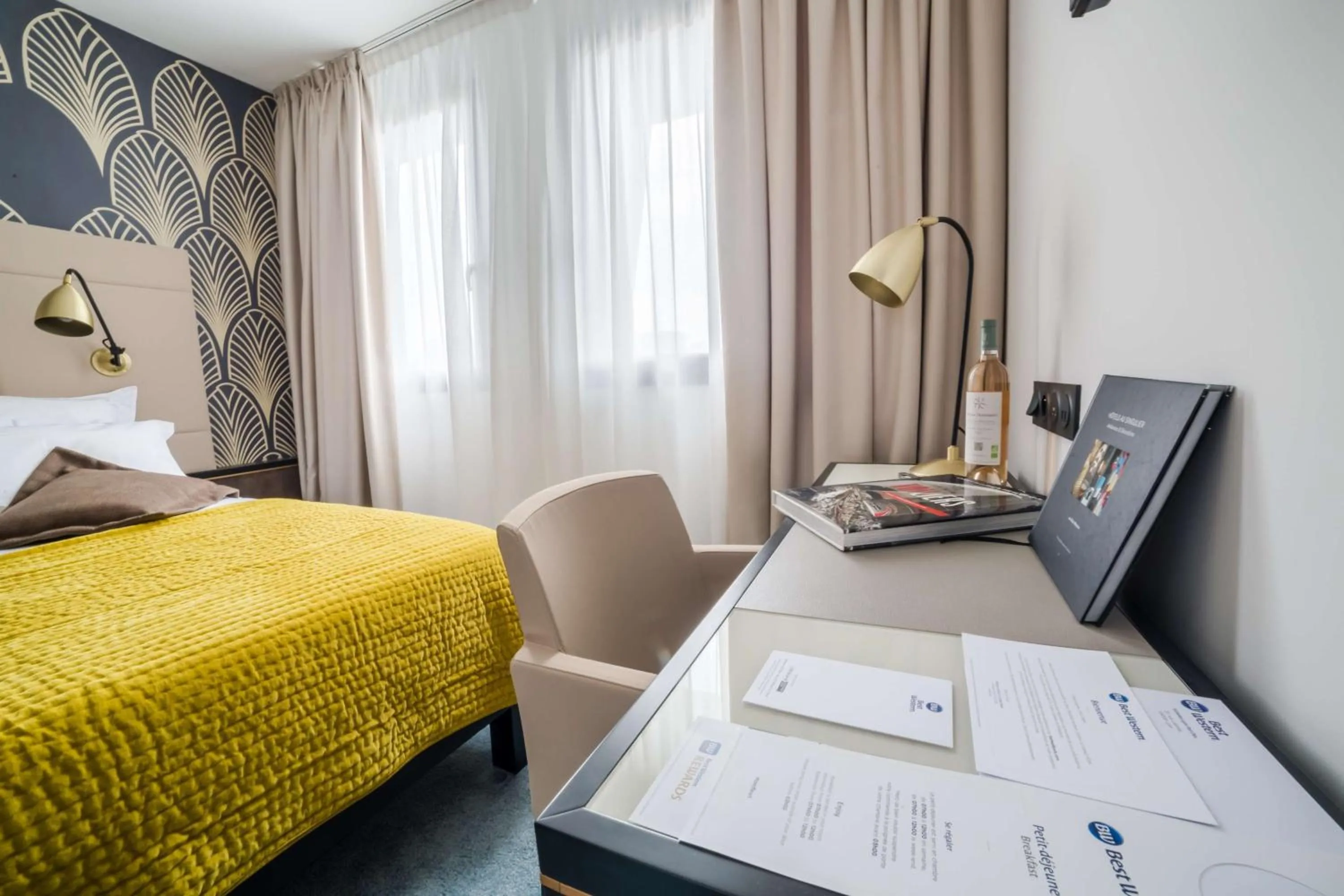 Photo of the whole room, Bed in Best Western Hôtel Journel Antibes Juan-les-Pins