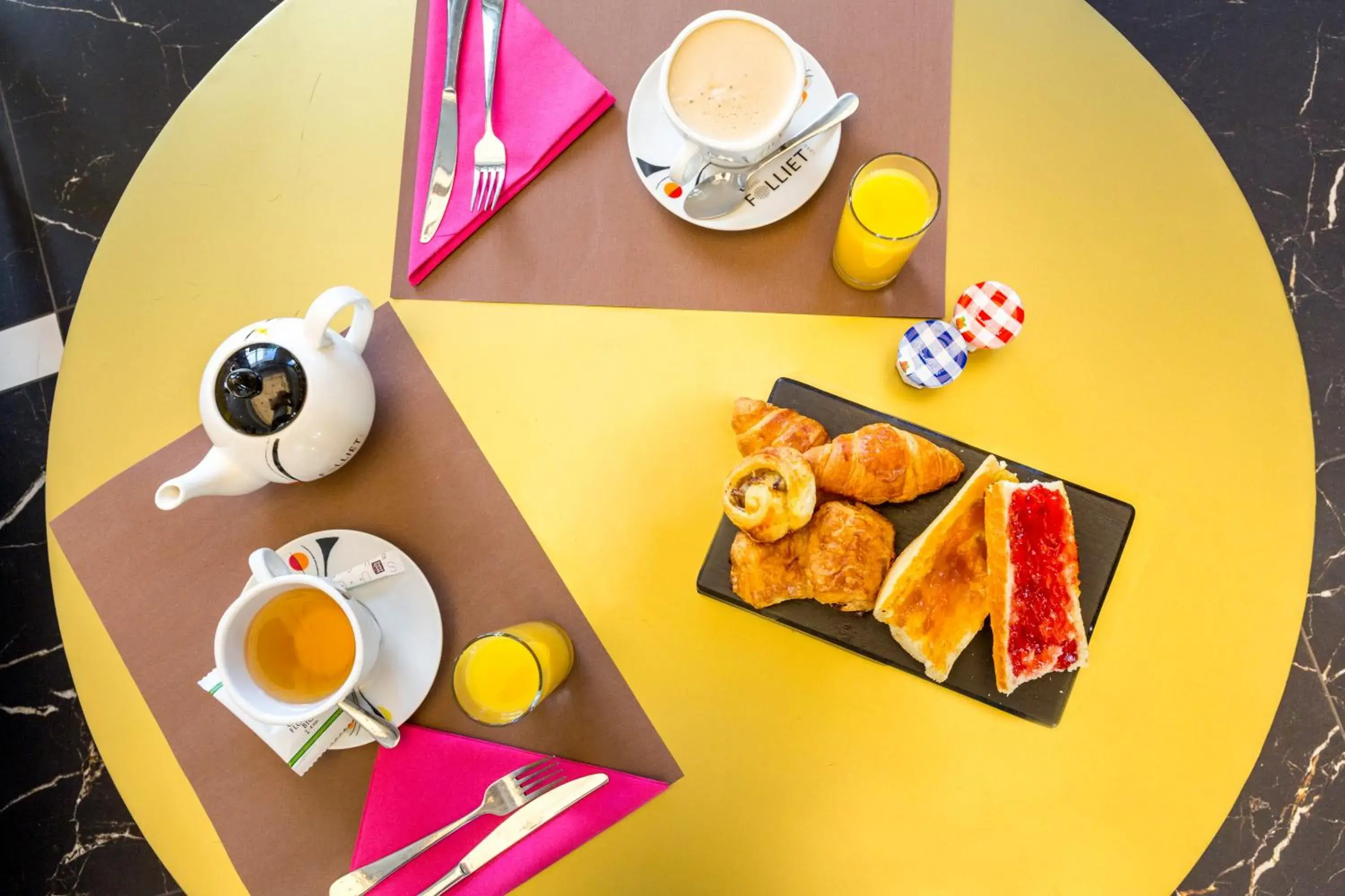 Breakfast in Best Western Hôtel Journel Antibes Juan-les-Pins Breakfast in Best Western Hôtel Journel Antibes Juan-les-Pins