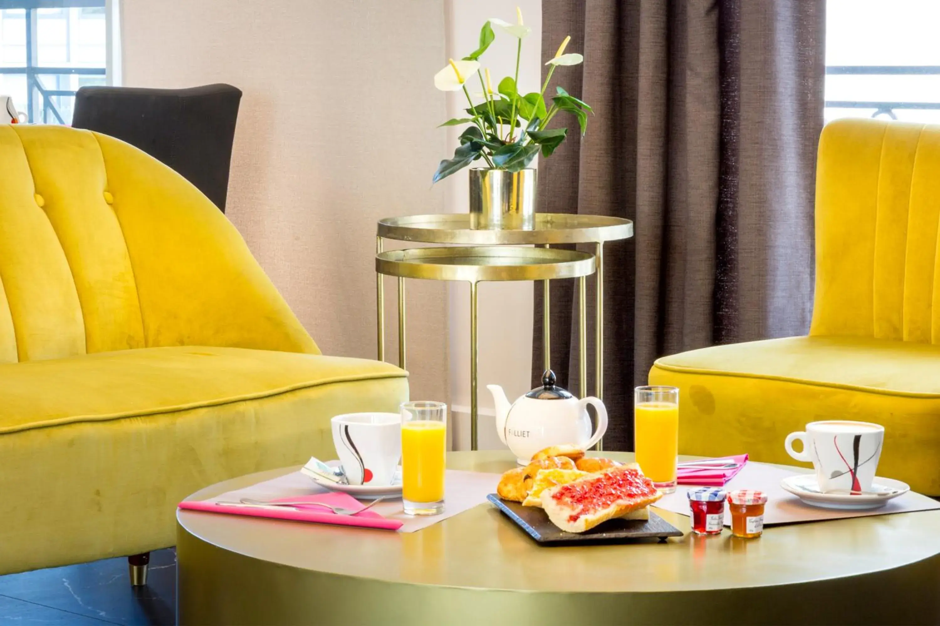 Breakfast in Best Western Hôtel Journel Antibes Juan-les-Pins Breakfast in Best Western Hôtel Journel Antibes Juan-les-Pins