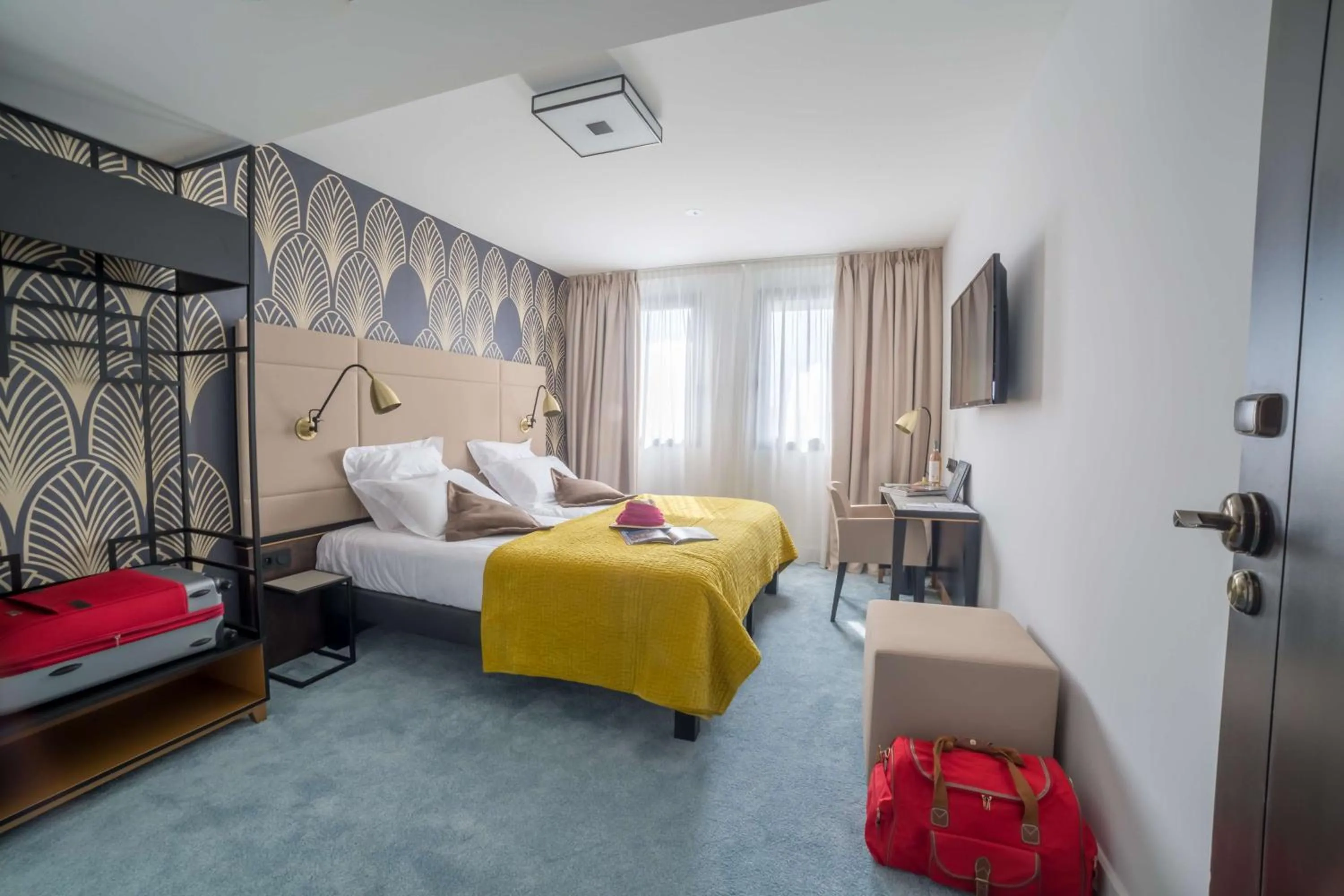 Photo of the whole room, Bed in Best Western Hôtel Journel Antibes Juan-les-Pins