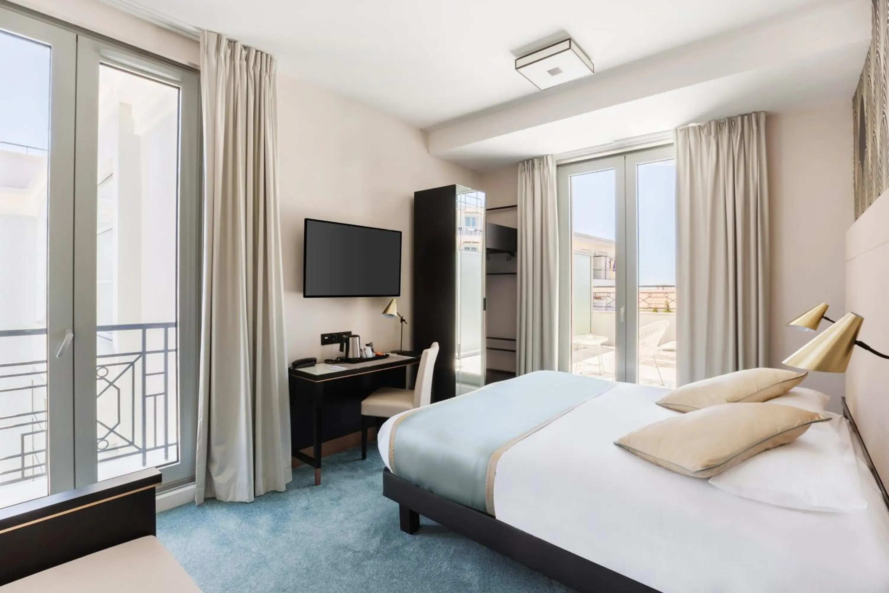 Photo of the whole room, Bed in Best Western Hôtel Journel Antibes Juan-les-Pins Photo of the whole room, Bed in Best Western Hôtel Journel Antibes Juan-les-Pins