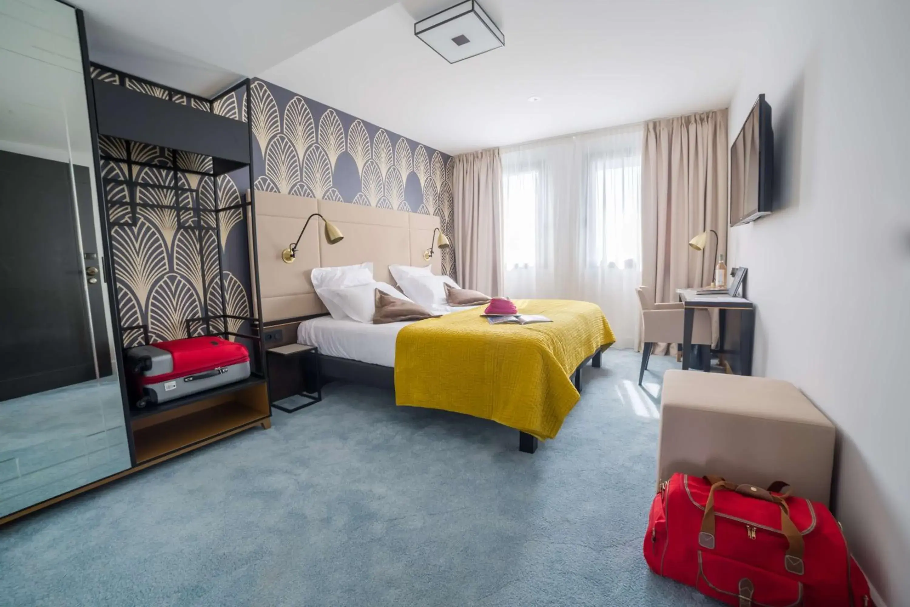 Photo of the whole room, Bed in Best Western Hôtel Journel Antibes Juan-les-Pins Photo of the whole room, Bed in Best Western Hôtel Journel Antibes Juan-les-Pins