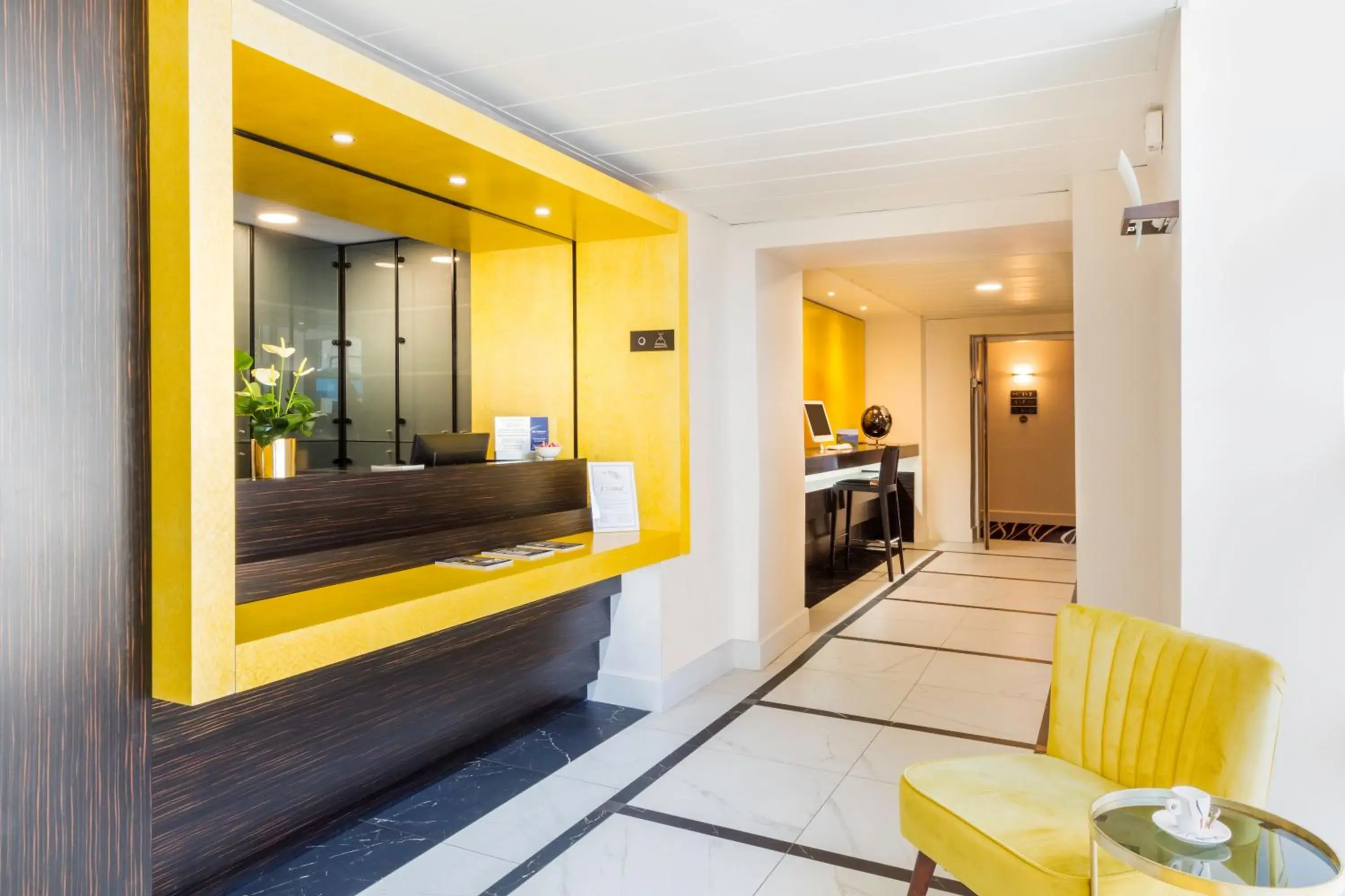 Lobby or reception in Best Western Hôtel Journel Antibes Juan-les-Pins Lobby or reception in Best Western Hôtel Journel Antibes Juan-les-Pins