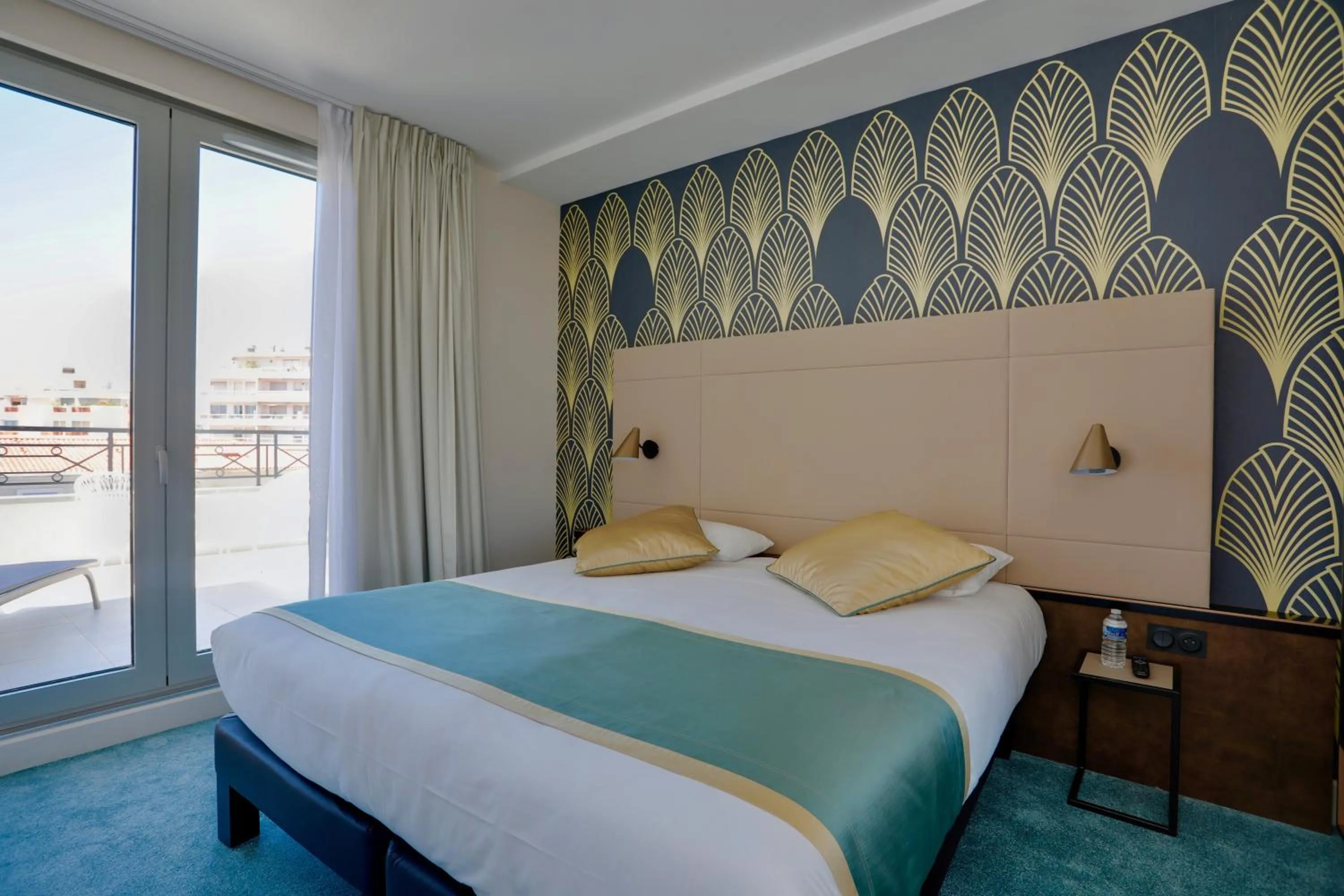 Photo of the whole room, Bed in Best Western Hôtel Journel Antibes Juan-les-Pins